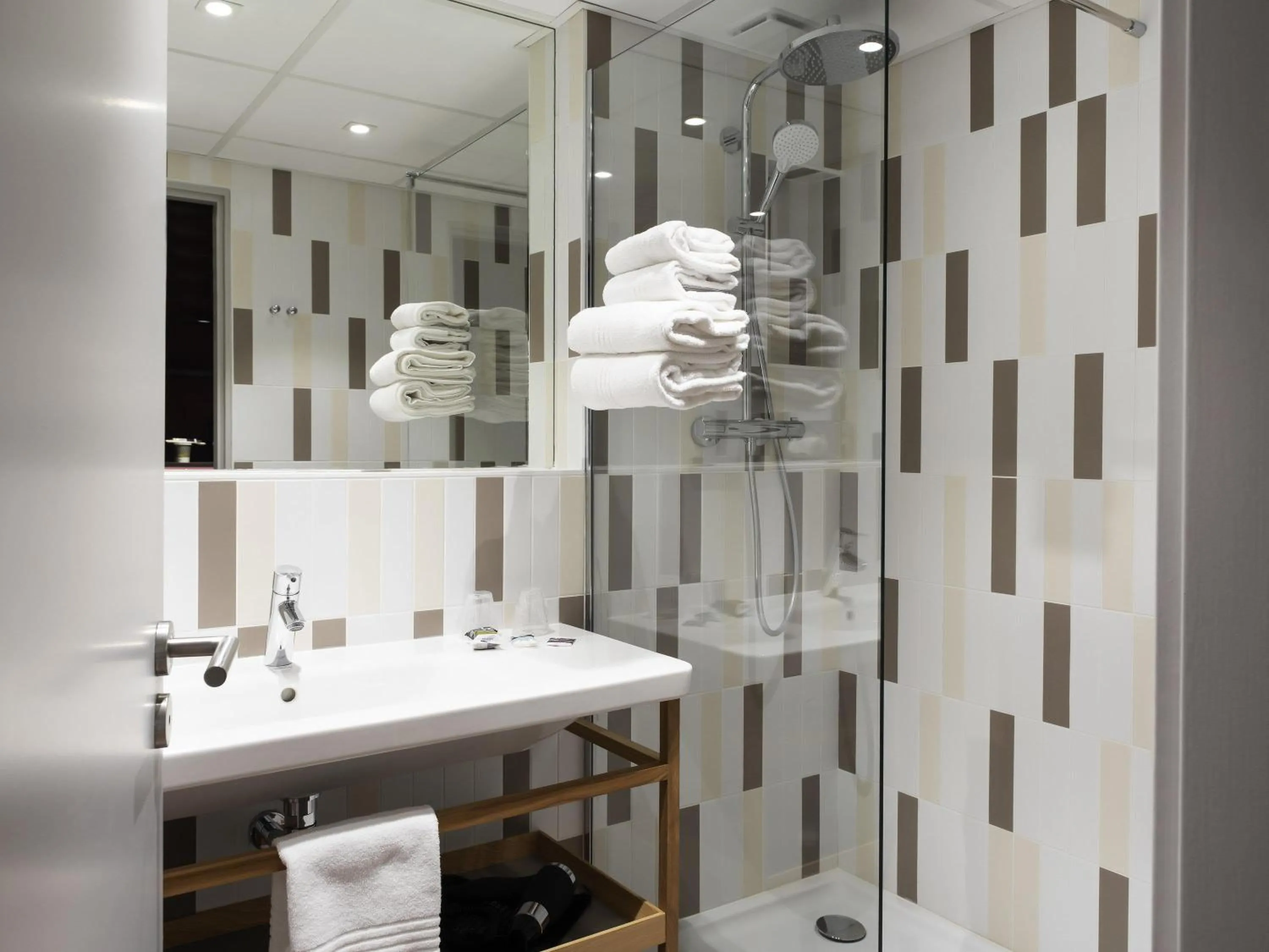 Bedroom in Mercure Lyon Charbonnières