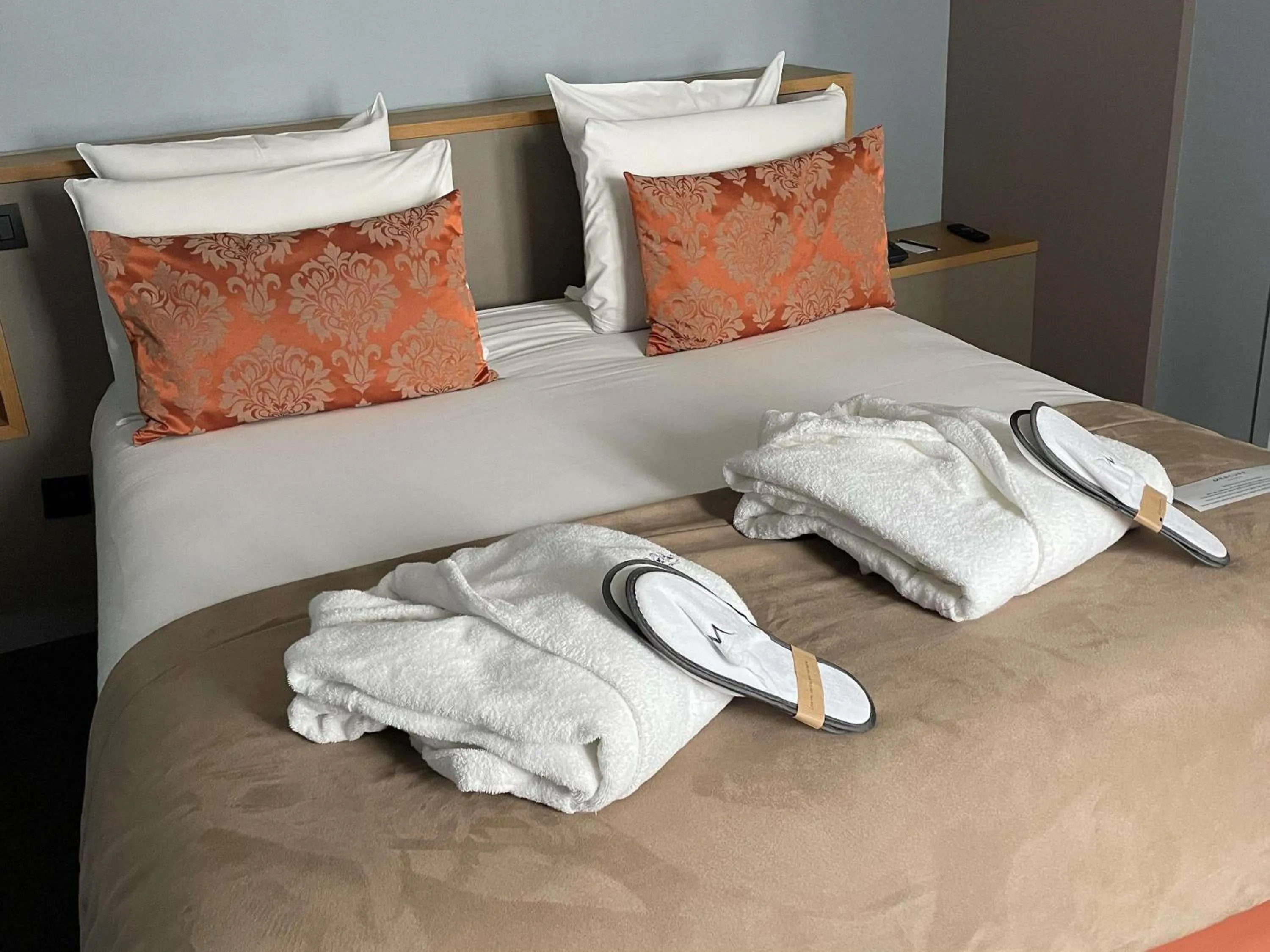 Bedroom, Bed in Mercure Lyon Charbonnières