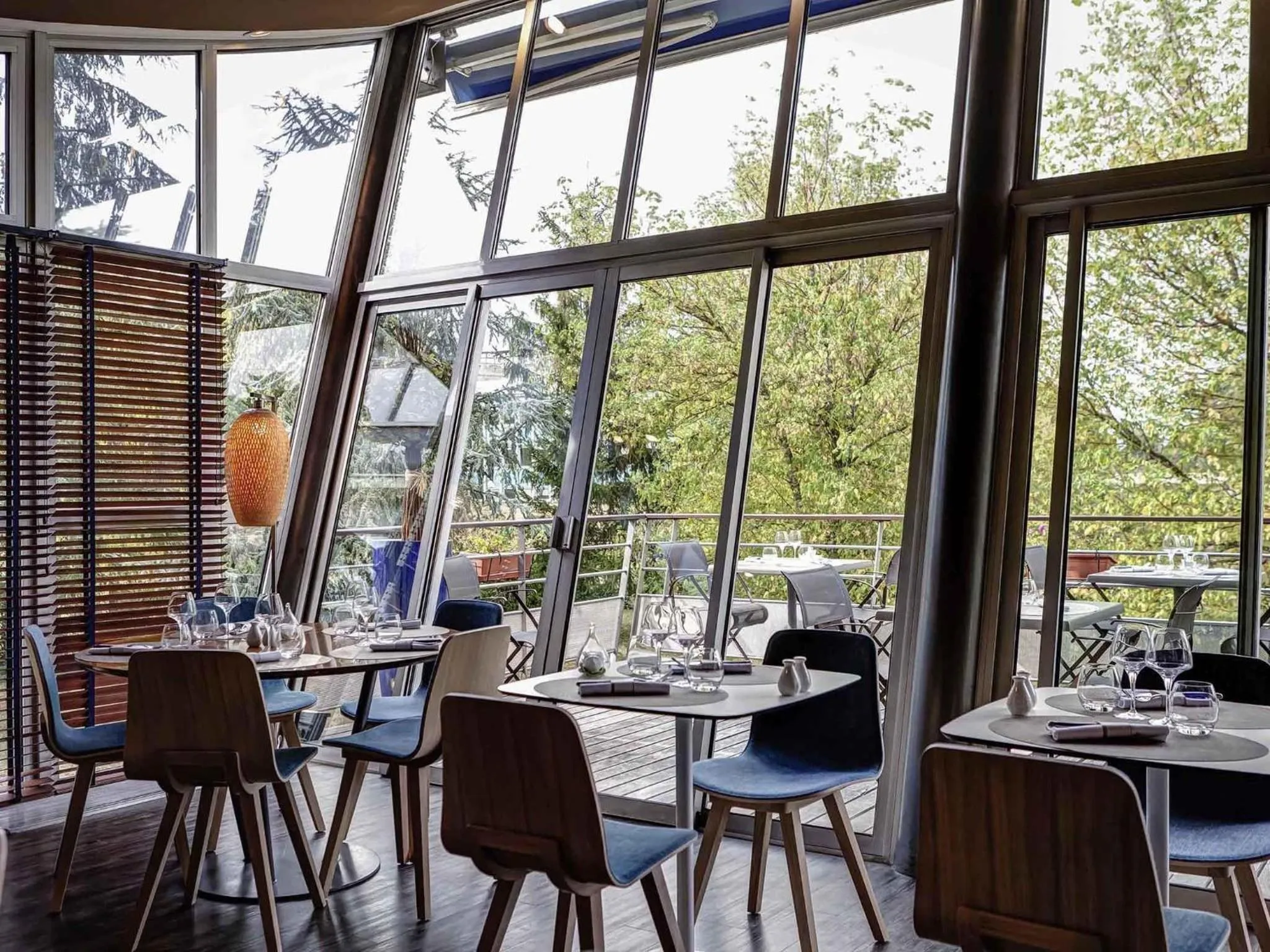 Restaurant/places to eat in Mercure Lyon Charbonnières