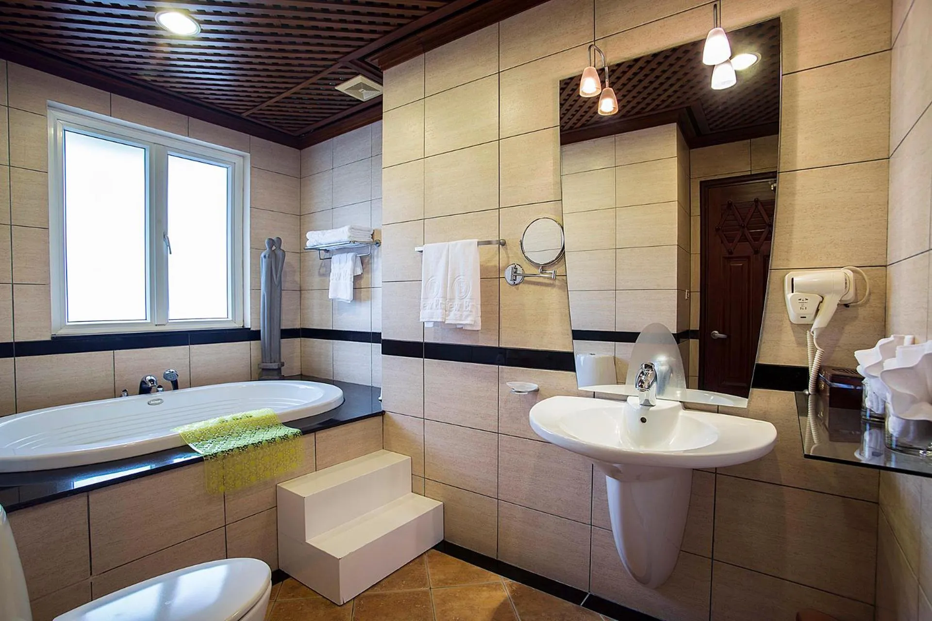 Bathroom in New Era Hotel & Villa