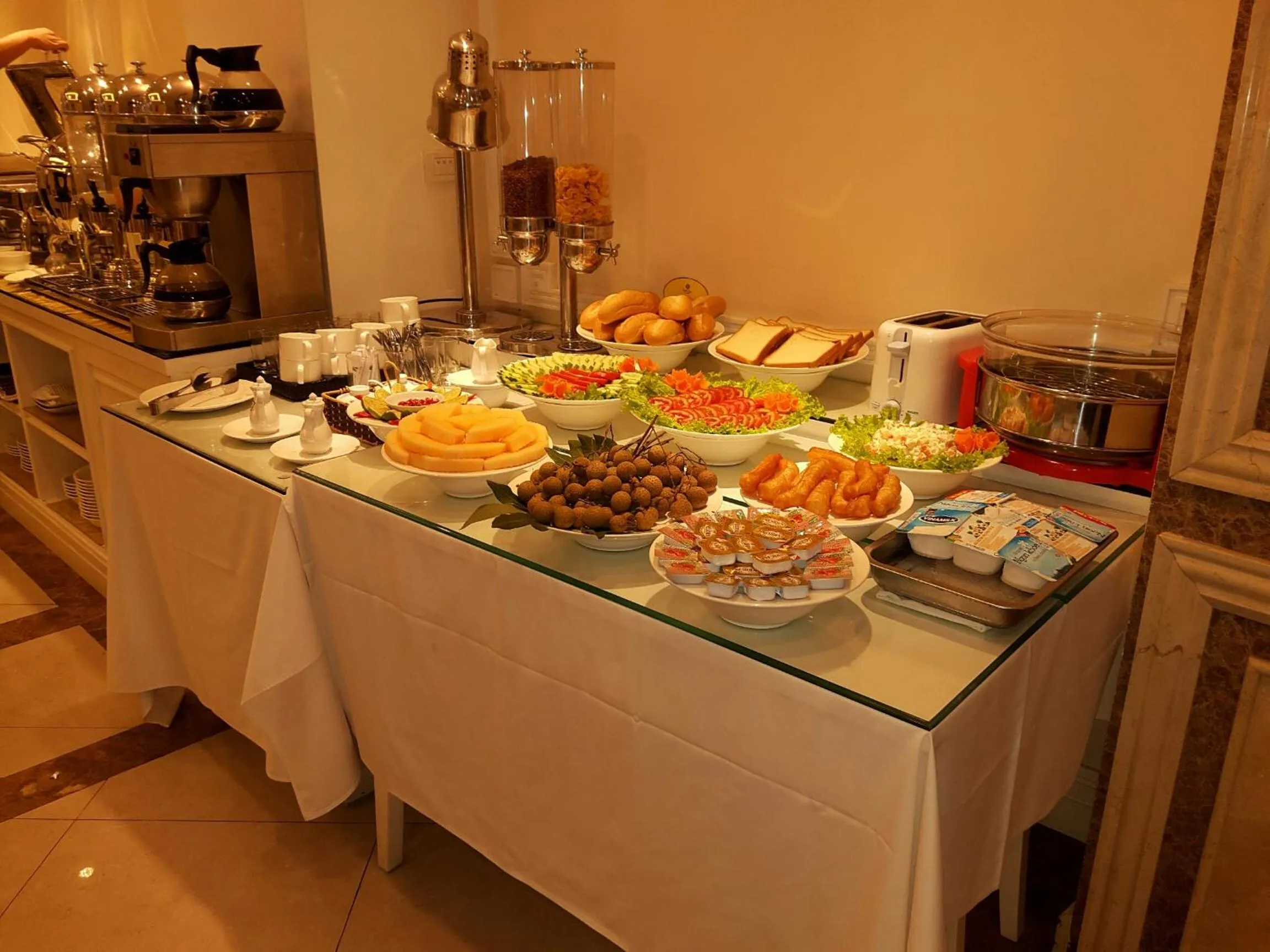 Restaurant/places to eat, Food in New Era Hotel & Villa