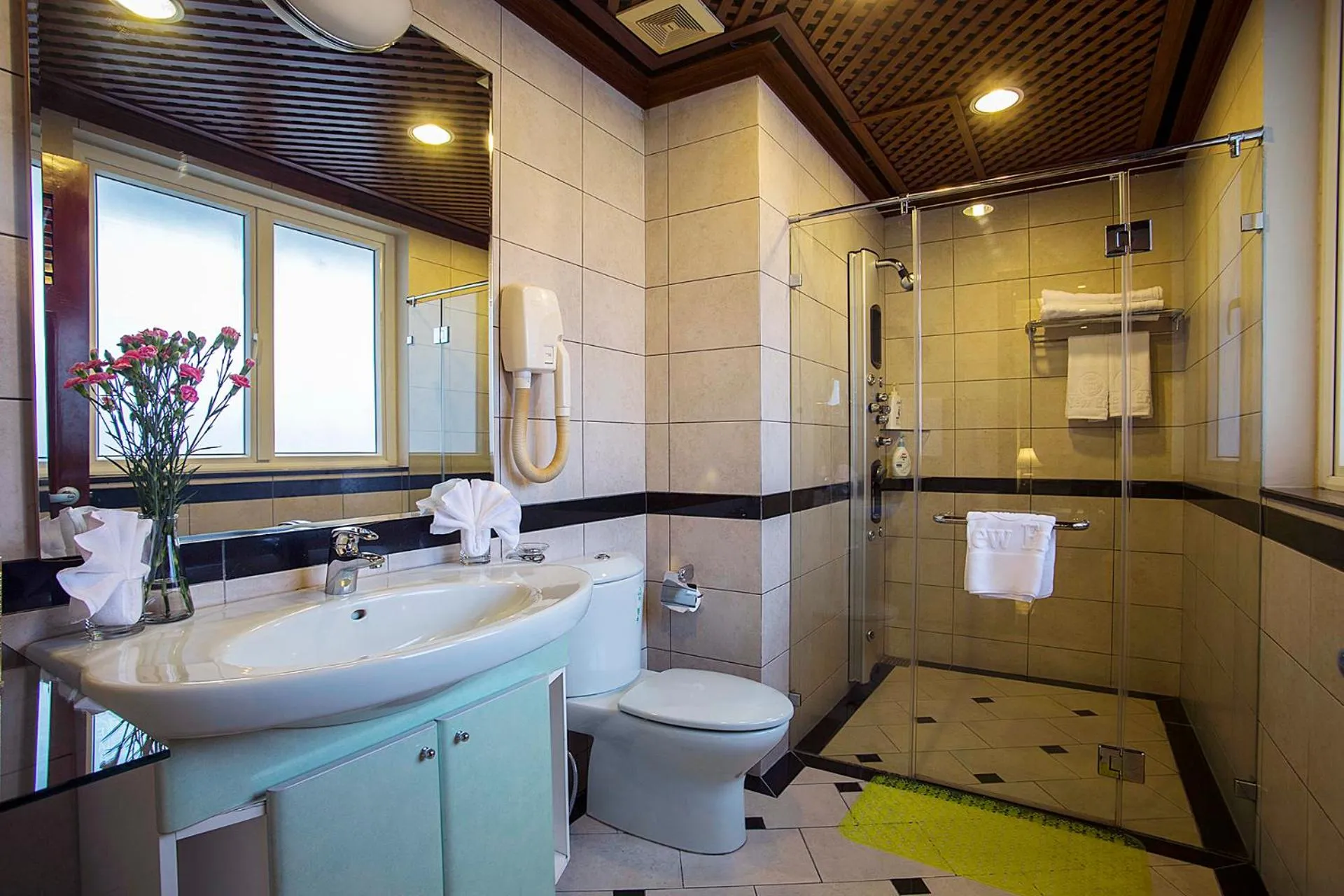 Bathroom in New Era Hotel & Villa