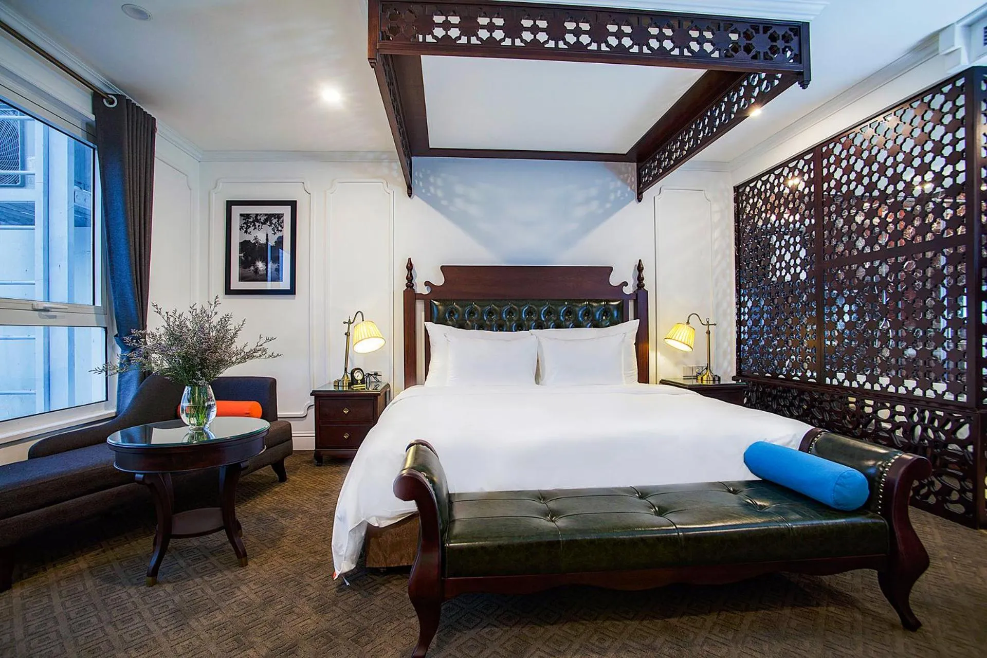 Bed in New Era Hotel & Villa