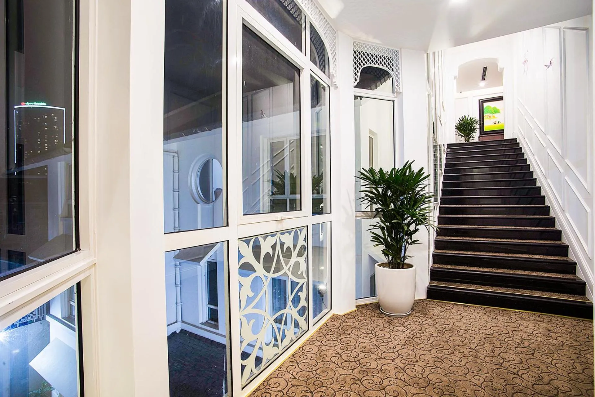 New Era Hotel & Villa