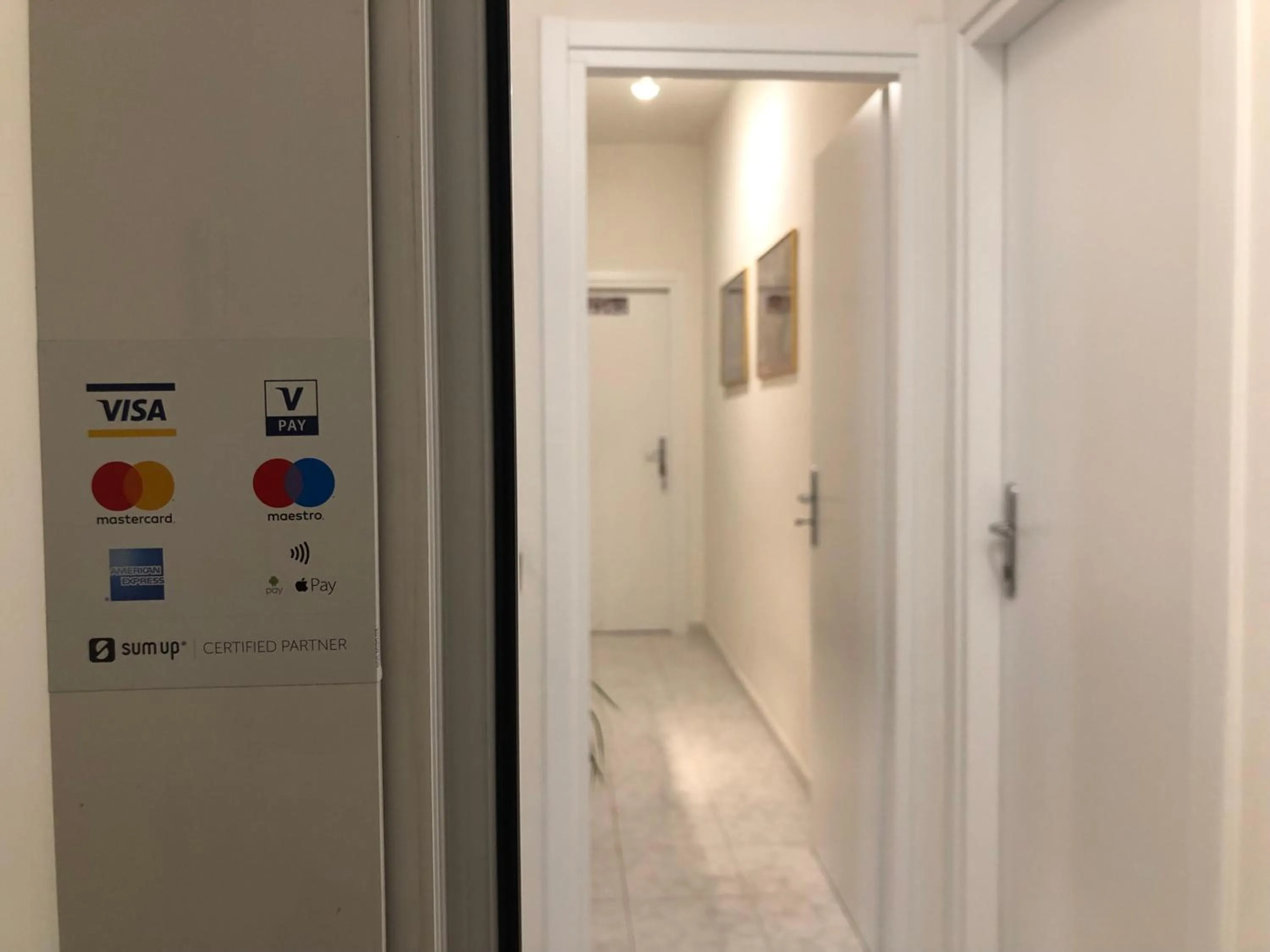 Logo/Certificate/Sign in PINOTTO BNB