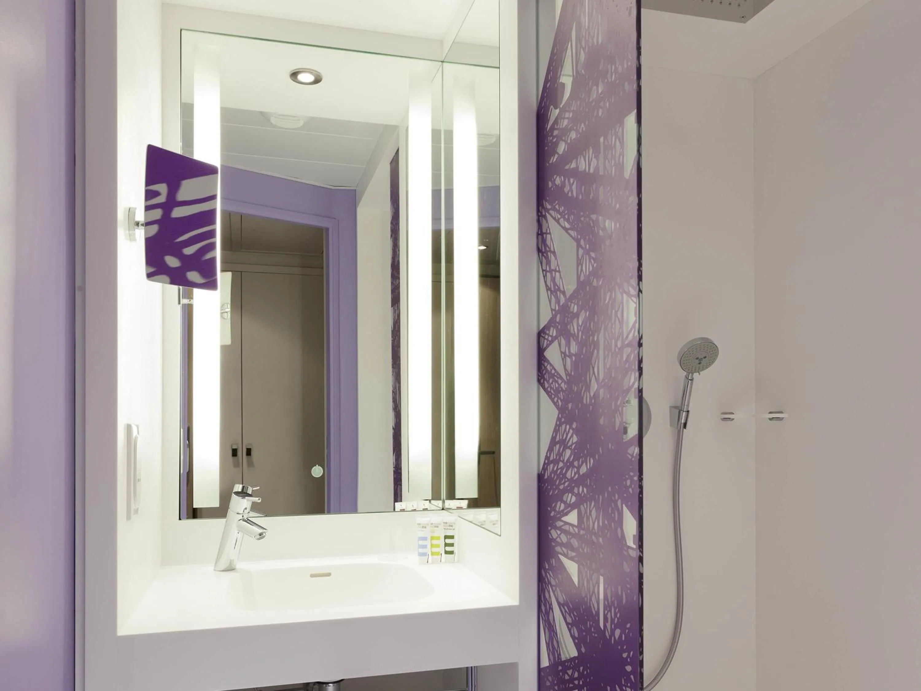 Bedroom in Mercure Paris Centre Tour Eiffel