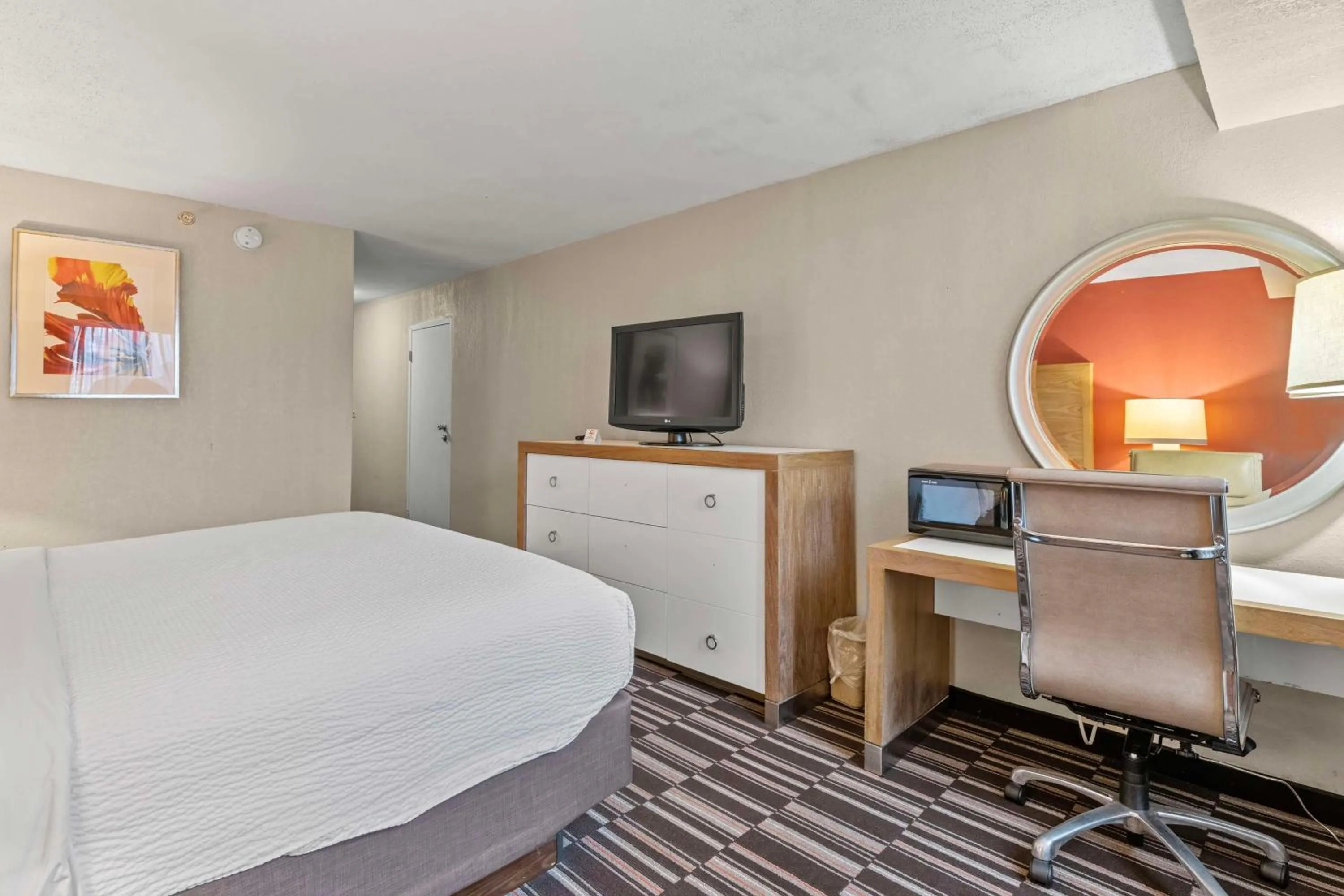 Bedroom, Bed in Red Lion Hotel Charlotte