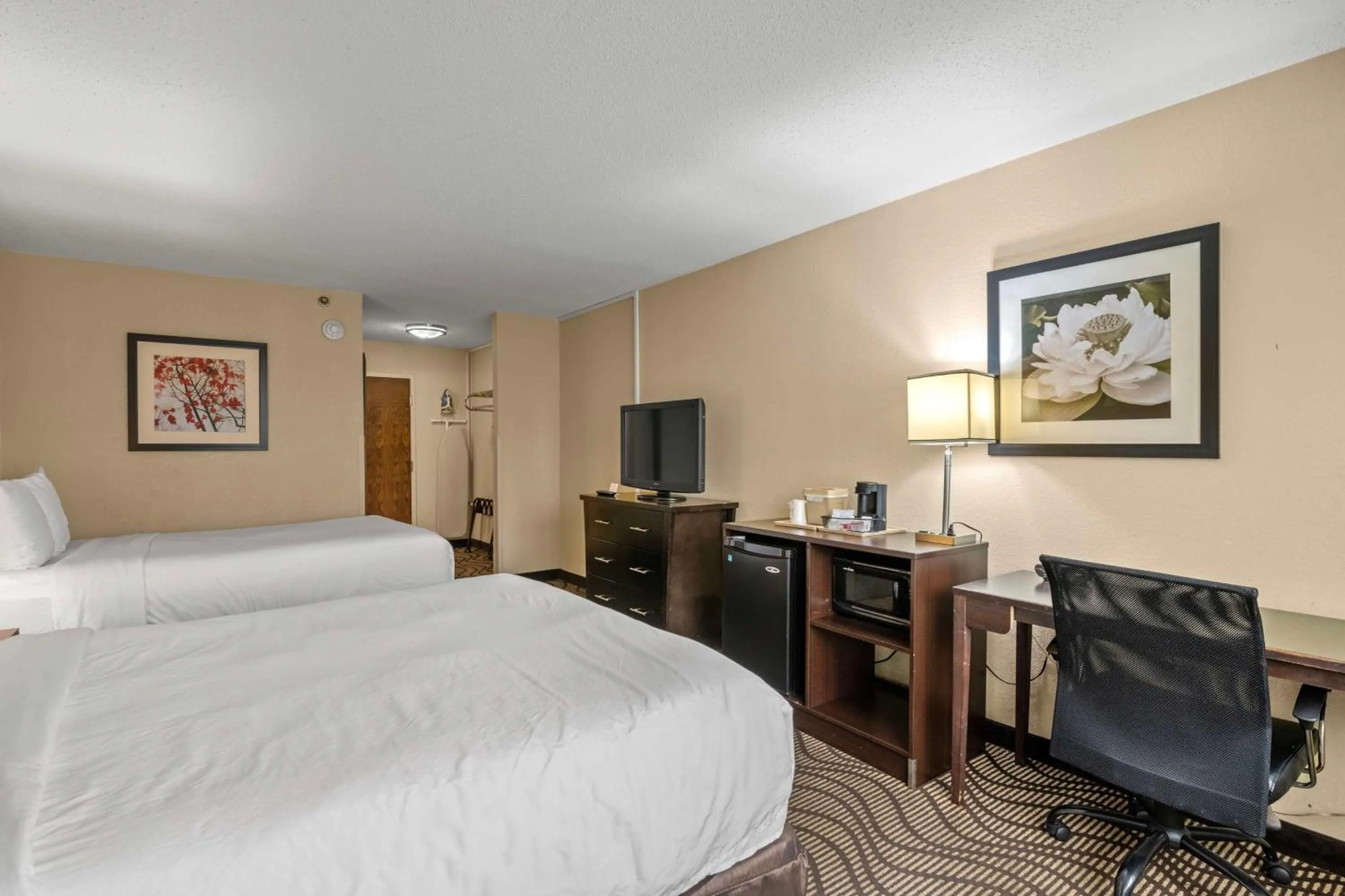 Bedroom, Bed in Red Lion Hotel Charlotte