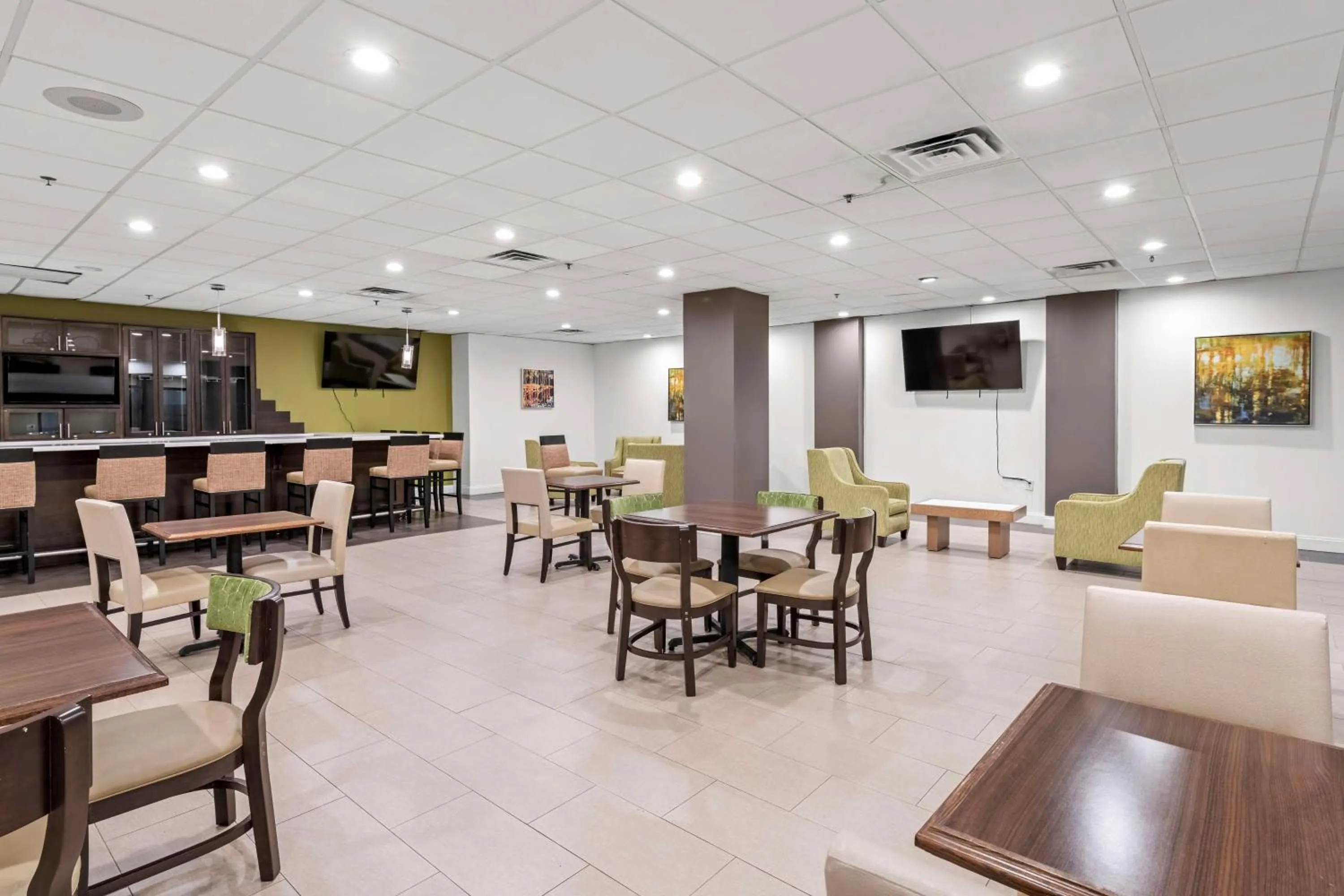 Restaurant/places to eat in Red Lion Hotel Charlotte