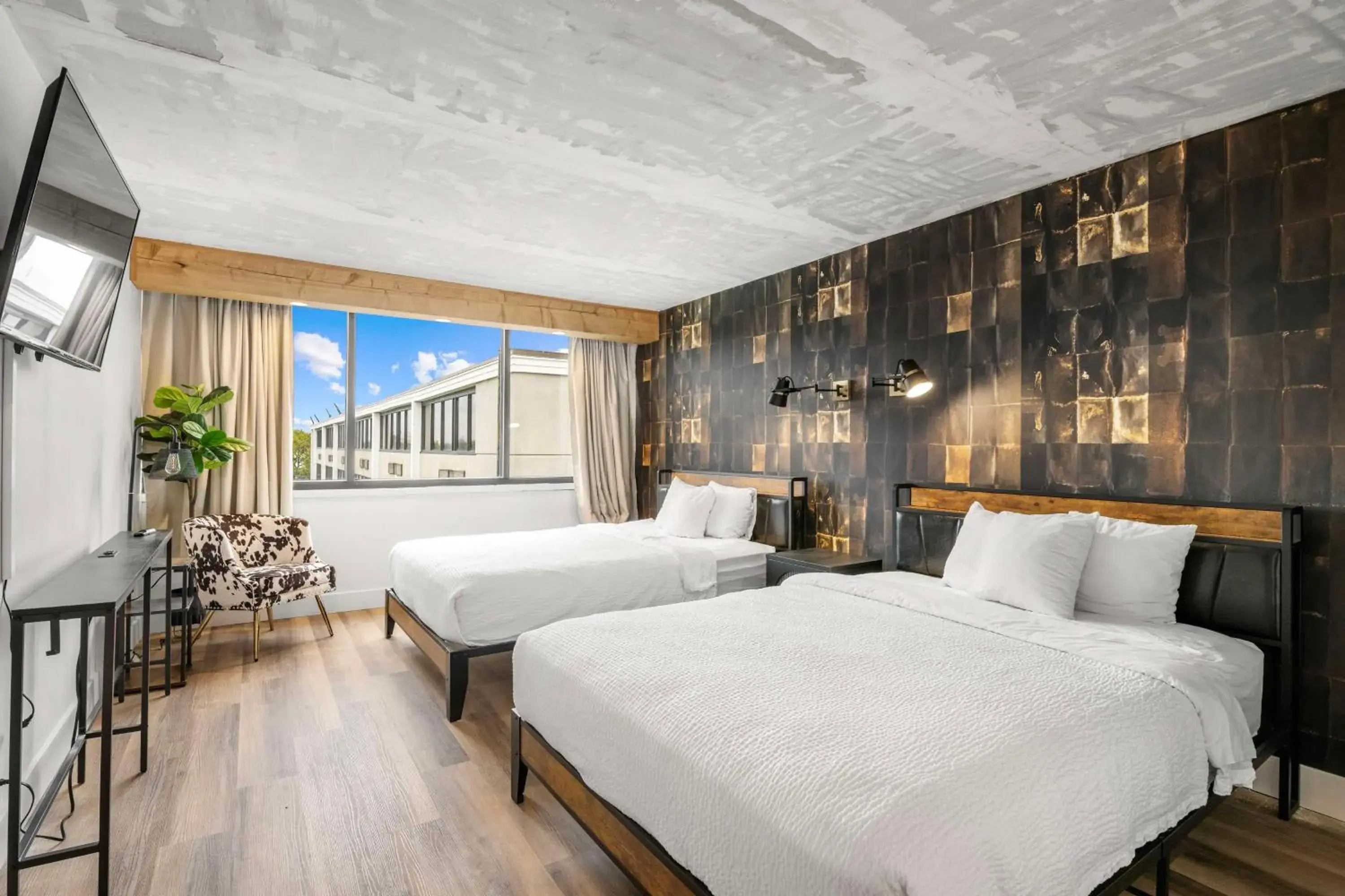 Two Queen Beds Superior in Red Lion Hotel Charlotte Two Queen Beds Superior in Red Lion Hotel Charlotte