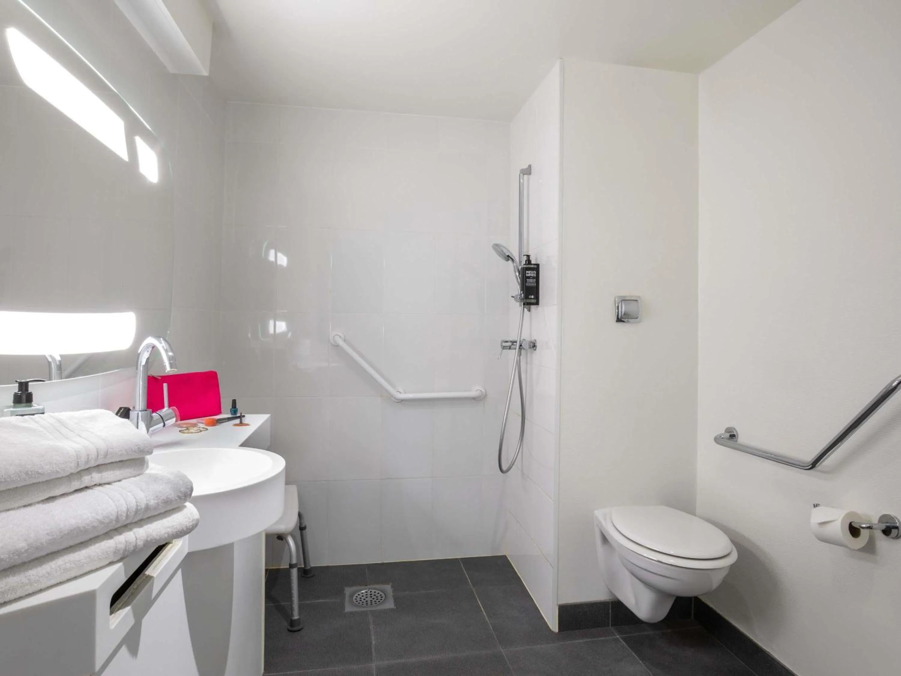 Bedroom in ibis Styles Paris Bercy