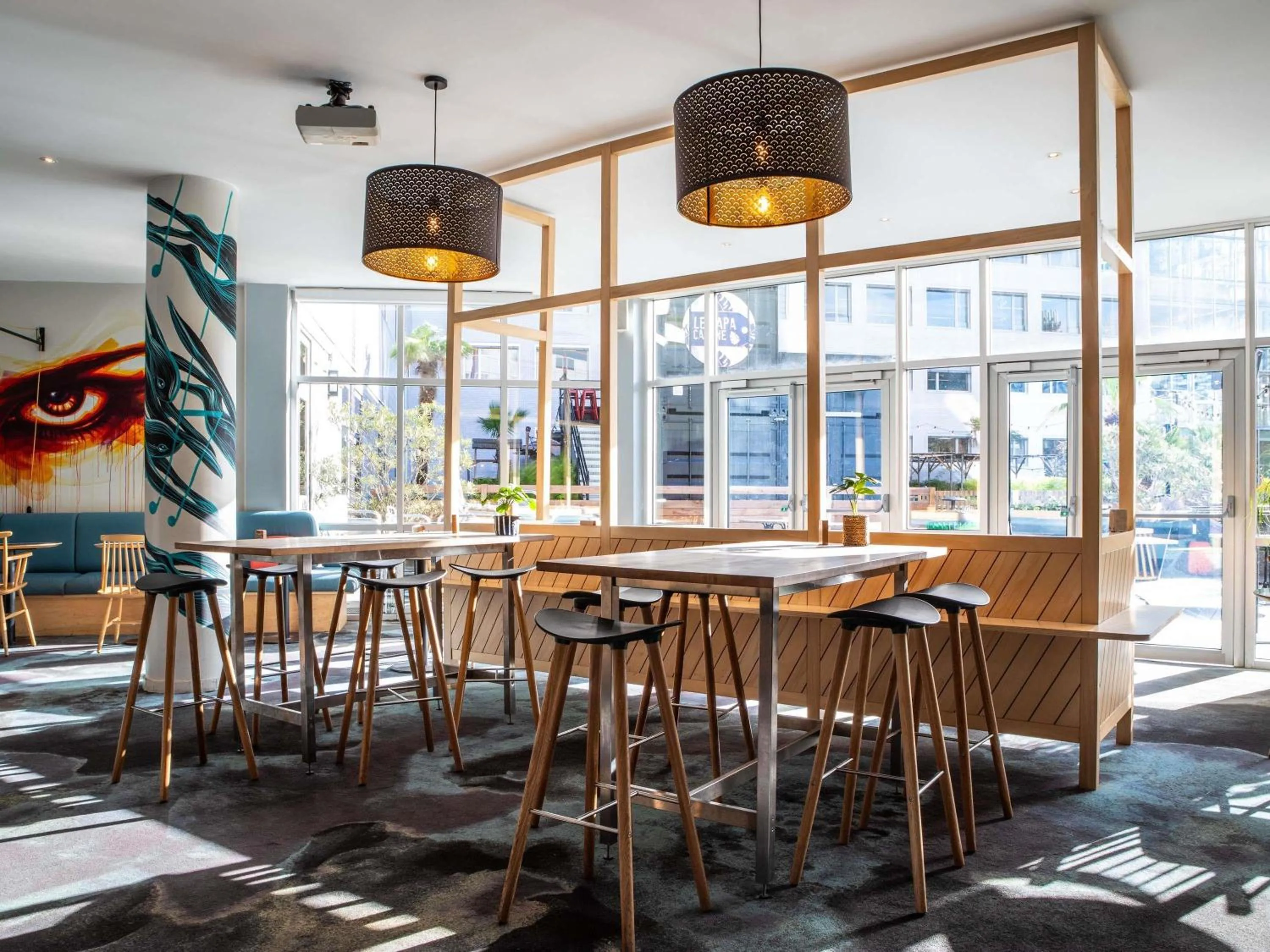 Lounge or bar in ibis Styles Paris Bercy