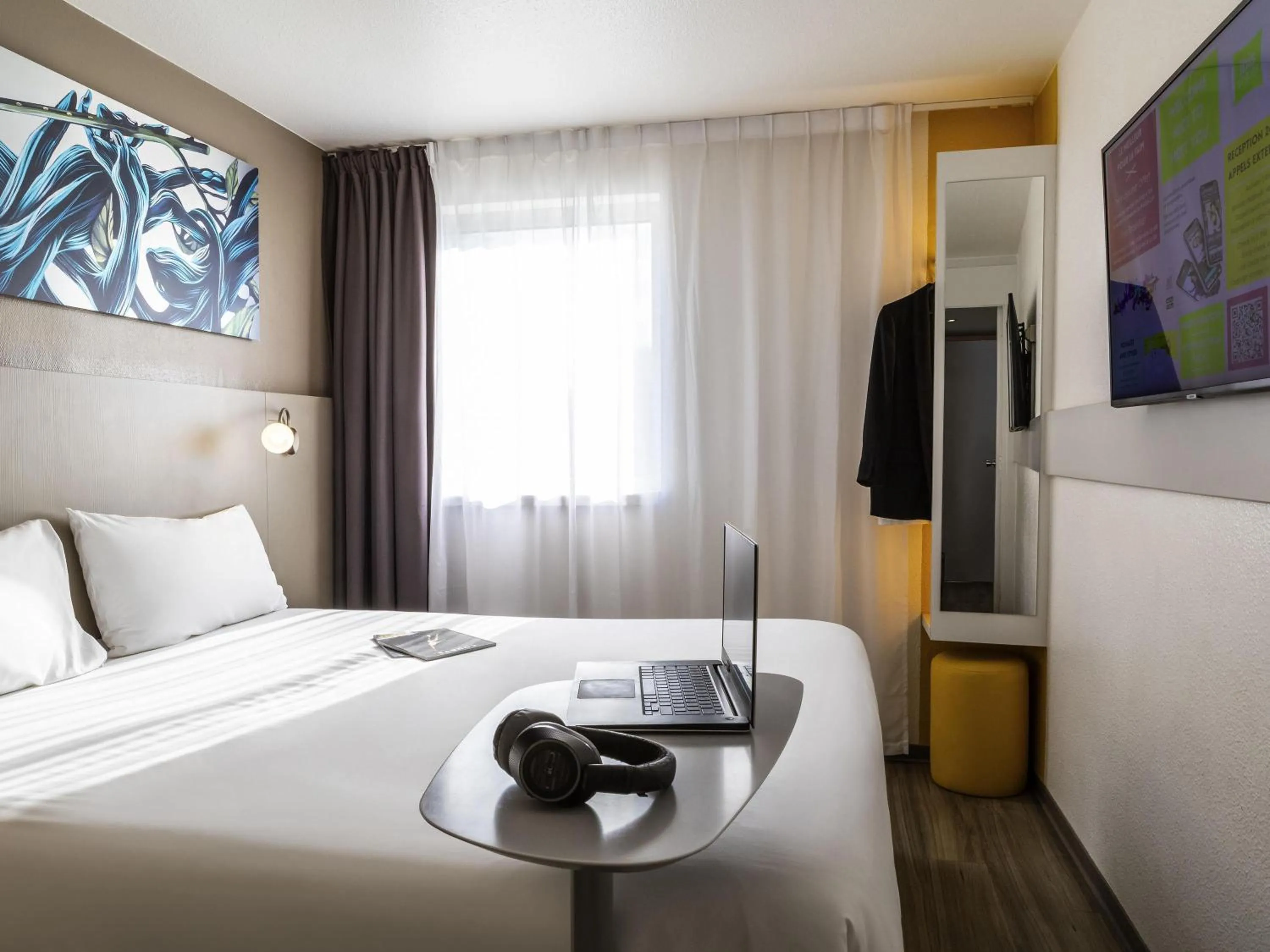 Bedroom, Bed in ibis Styles Paris Bercy