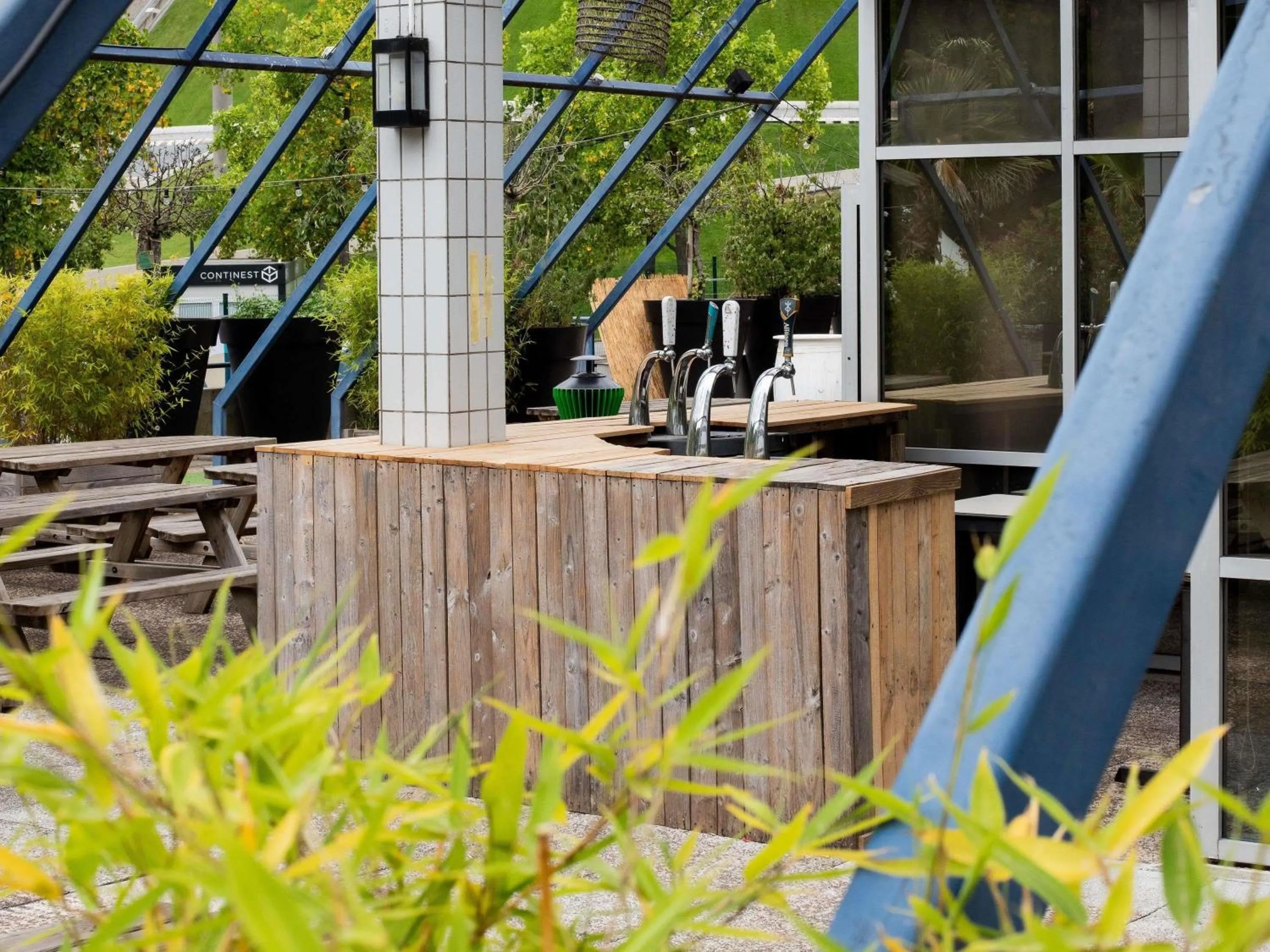 Lounge or bar in ibis Styles Paris Bercy