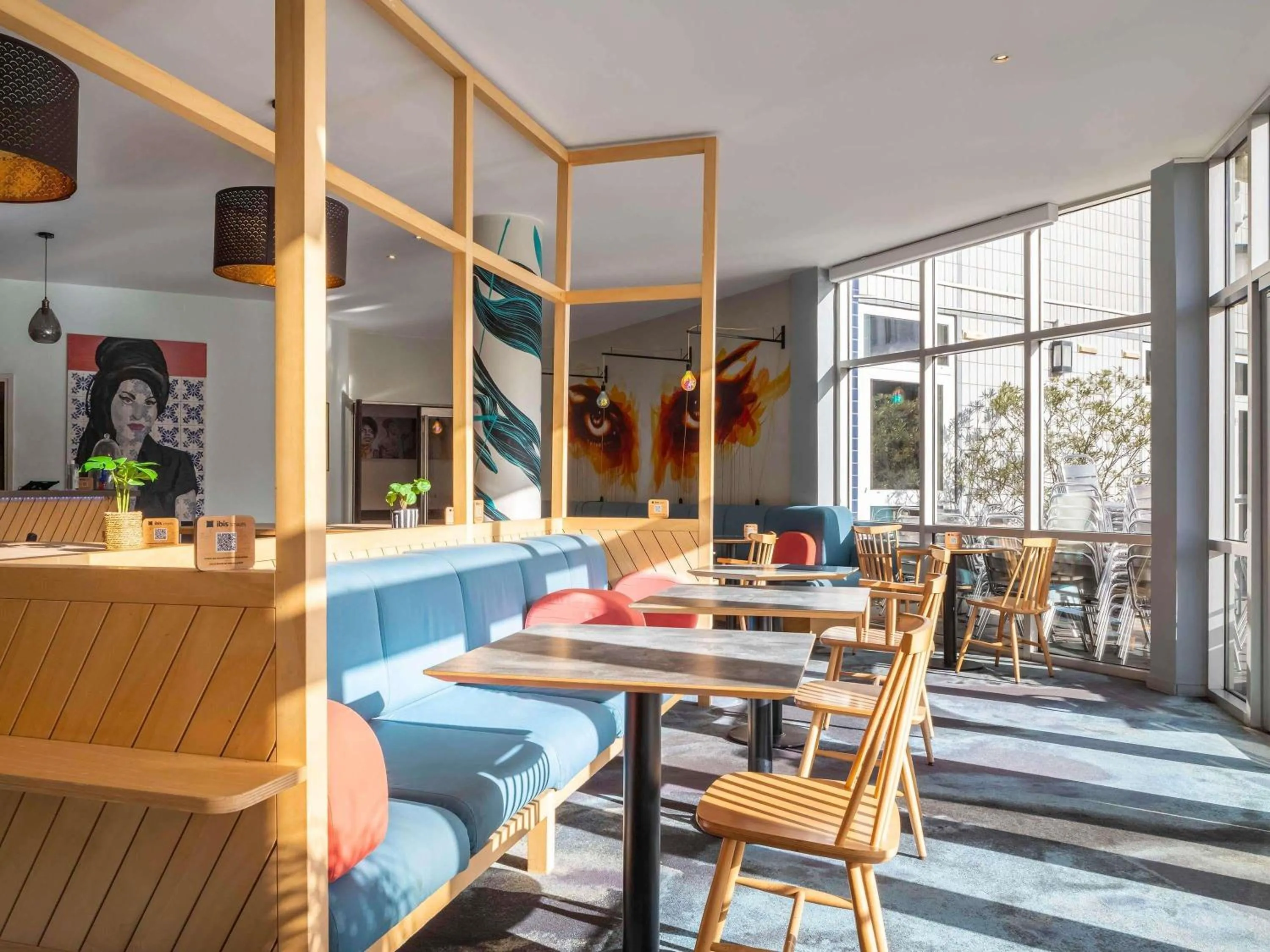 Lounge or bar in ibis Styles Paris Bercy