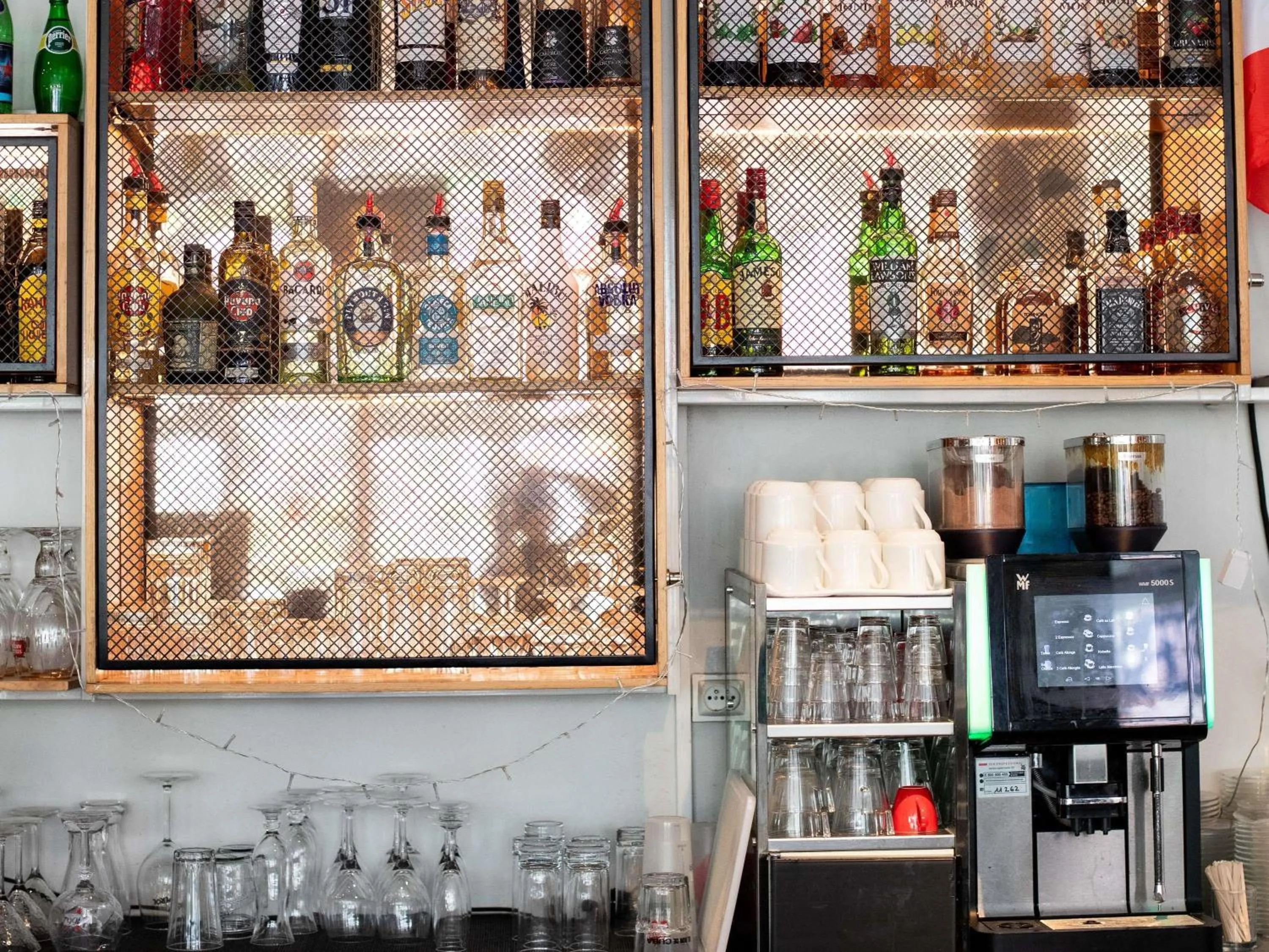 Lounge or bar in ibis Styles Paris Bercy