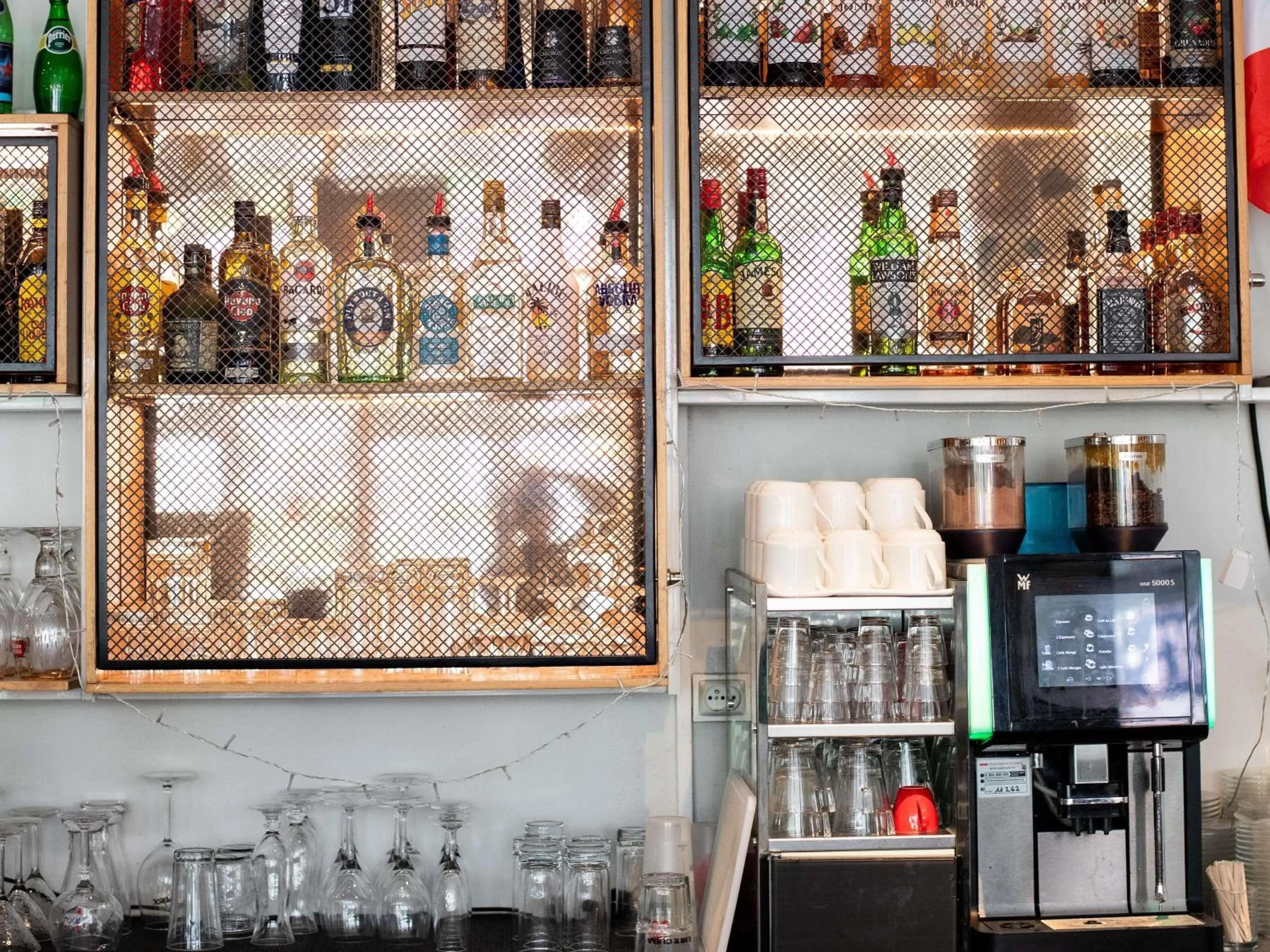 Lounge or bar in ibis Styles Paris Bercy