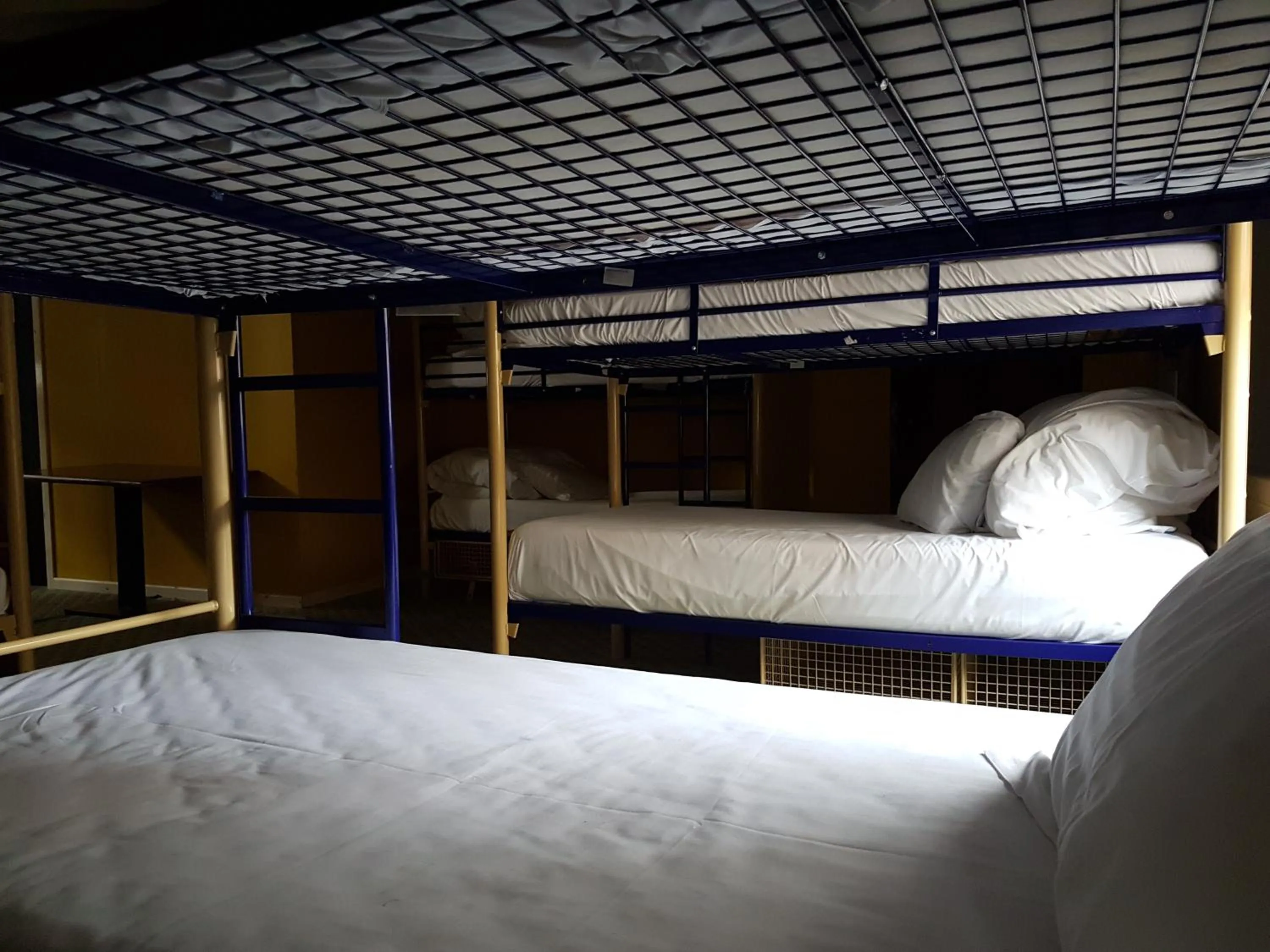 Photo of the whole room, Bed in Rock n Bowl