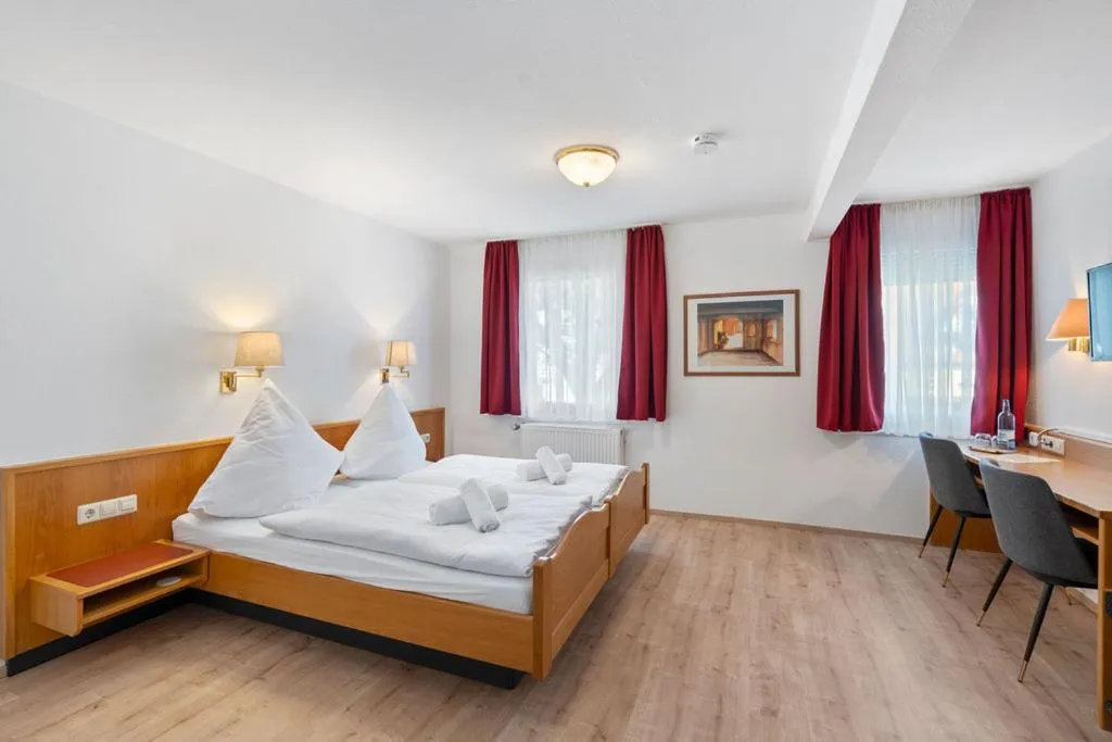 Bed in Hotel Garni Traube