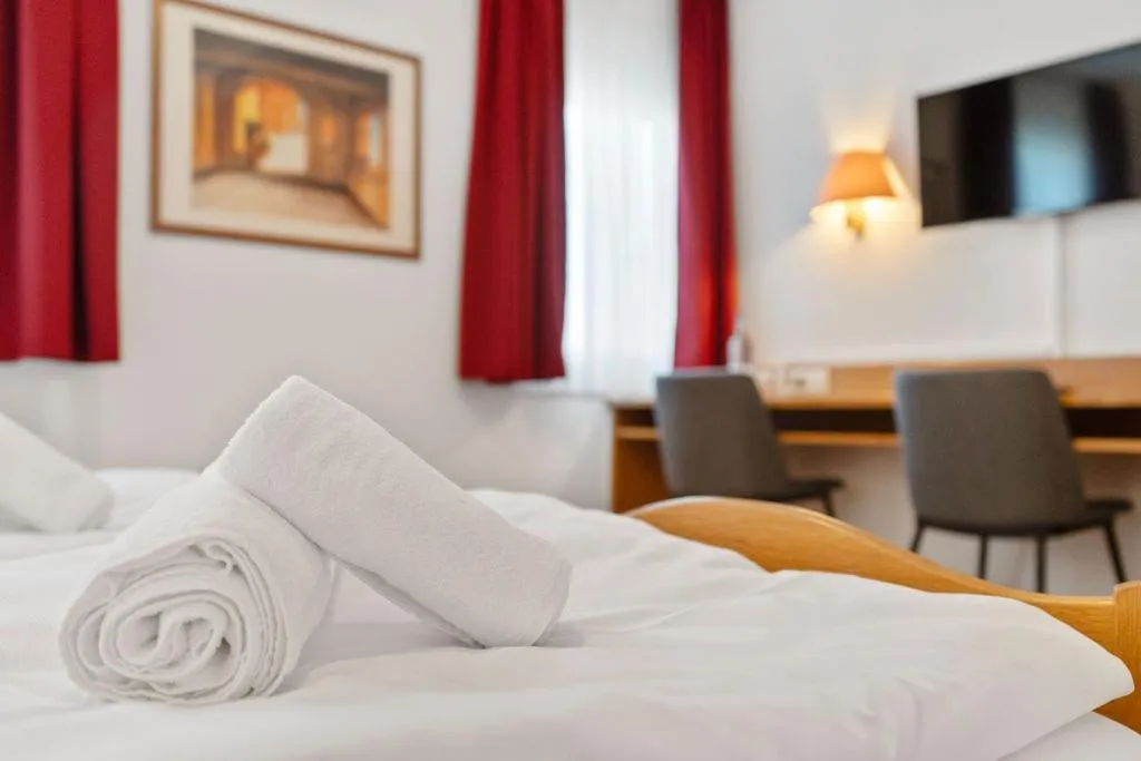 Bed in Hotel Garni Traube