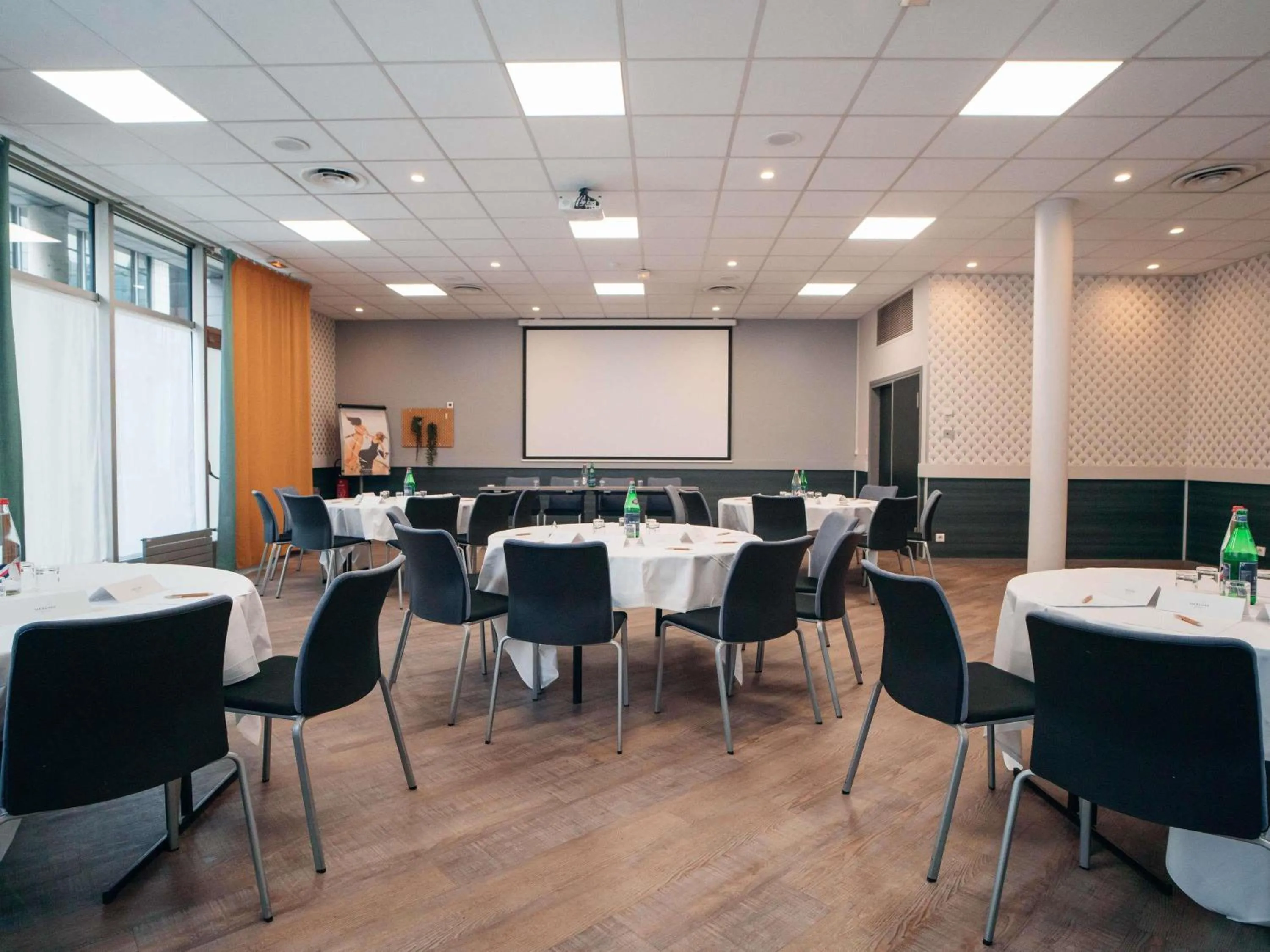Meeting/conference room in Mercure Paris Val de Fontenay