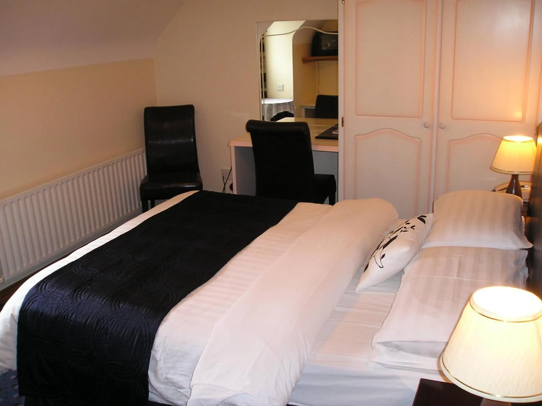 Photo of the whole room, Bed in Mountain View Guesthouse