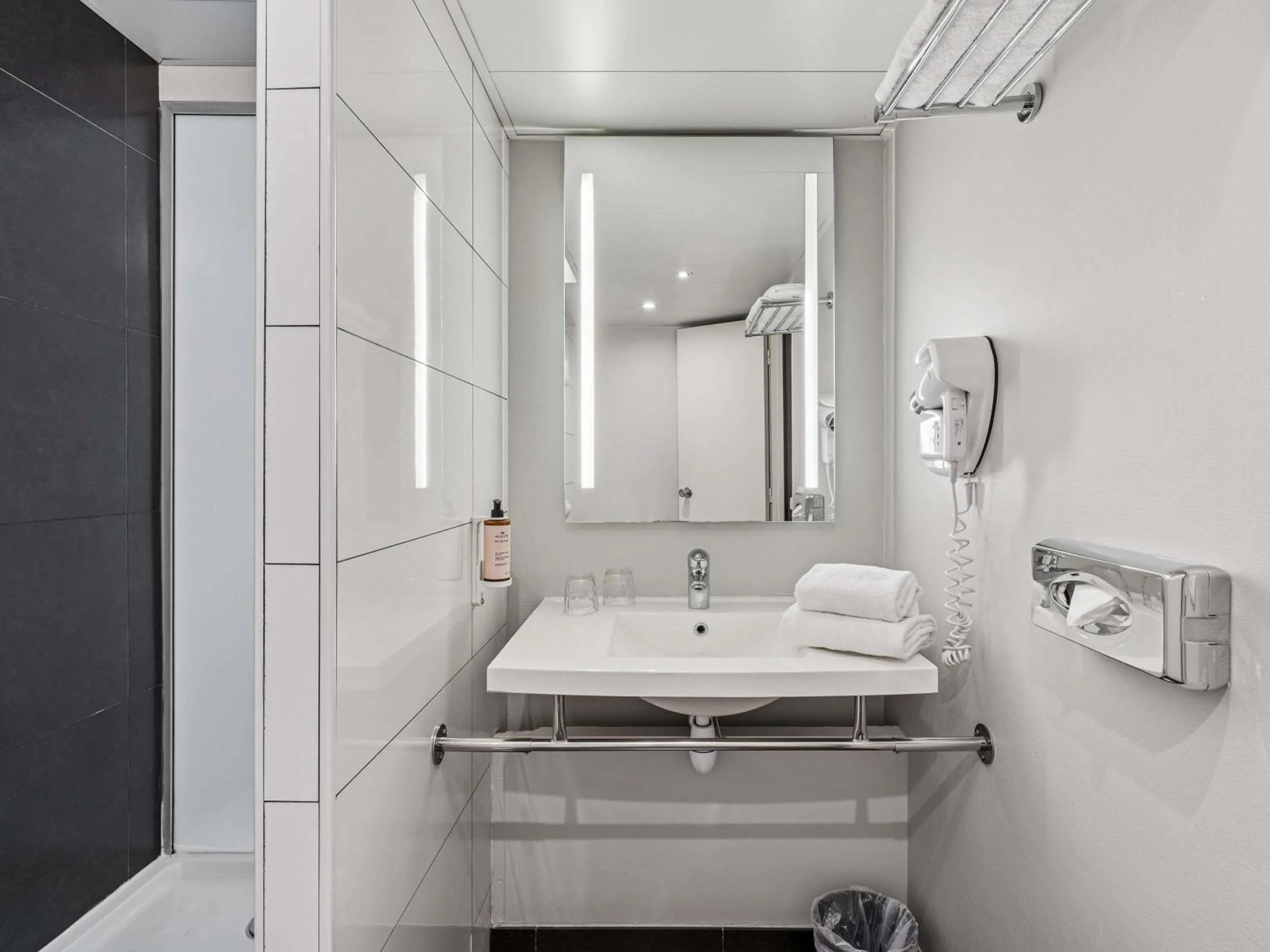 Bedroom in Mercure Paris Porte d'Orleans