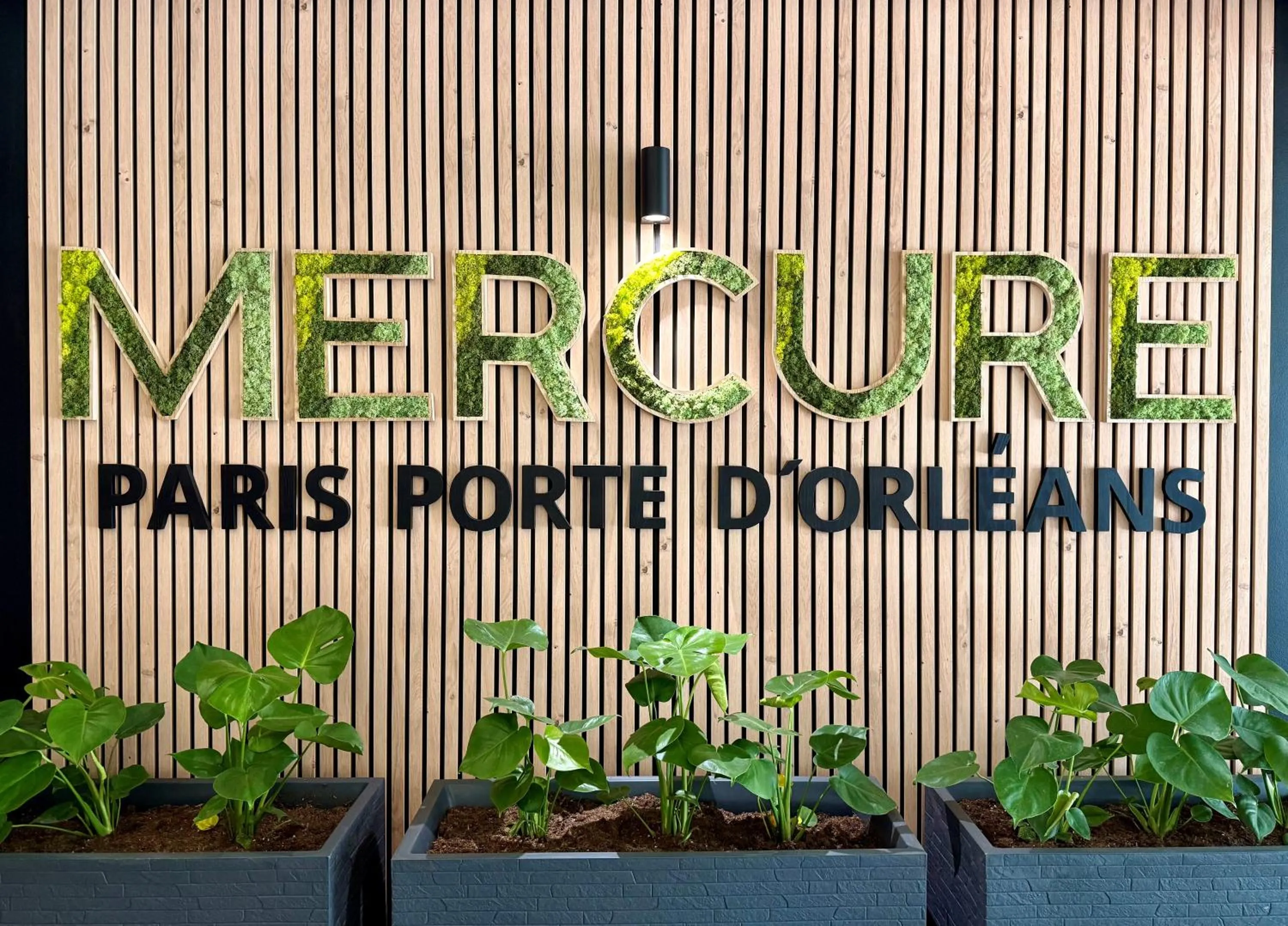 Facade/entrance in Mercure Paris Porte d'Orleans