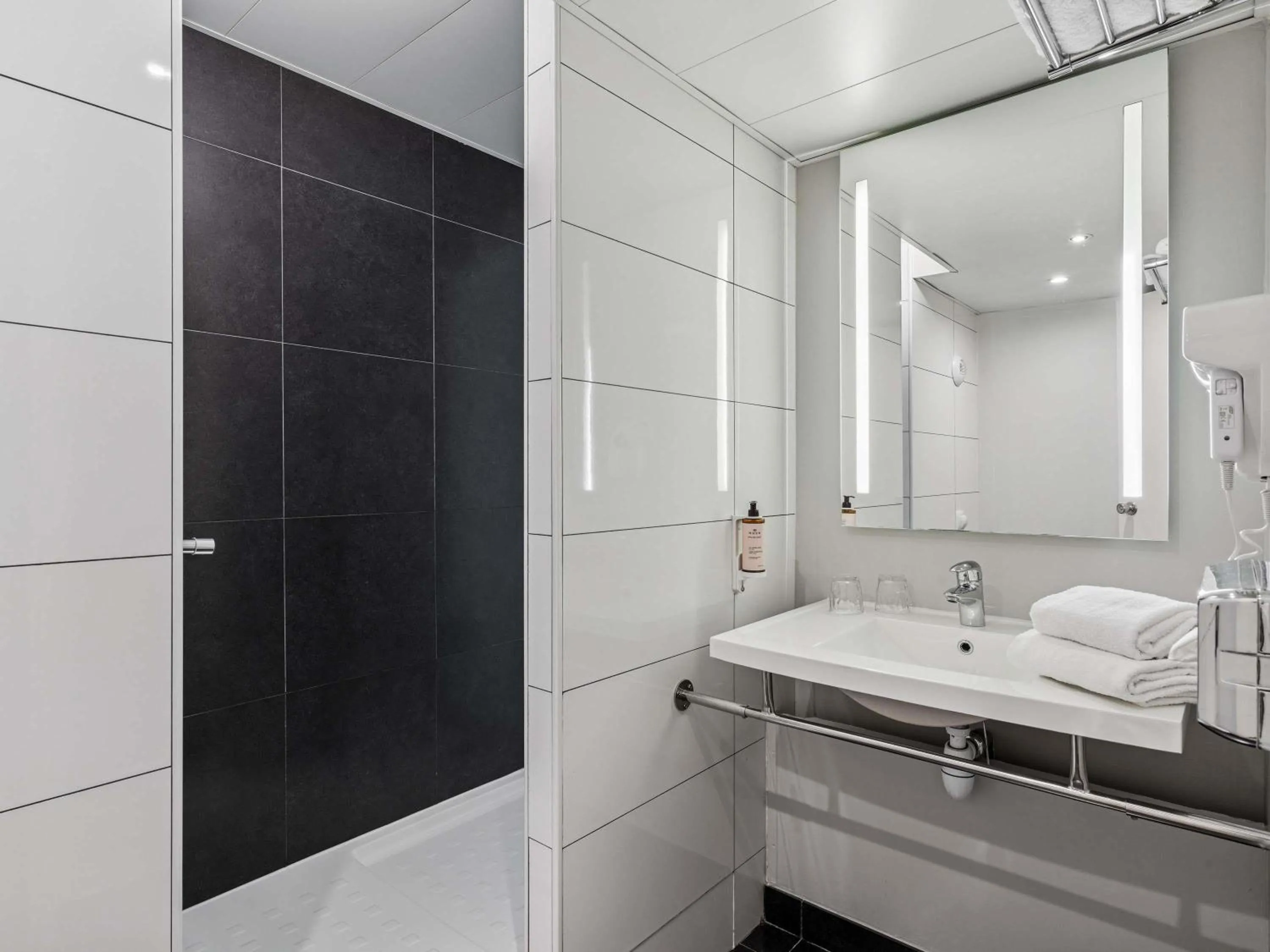 Bedroom in Mercure Paris Porte d'Orleans