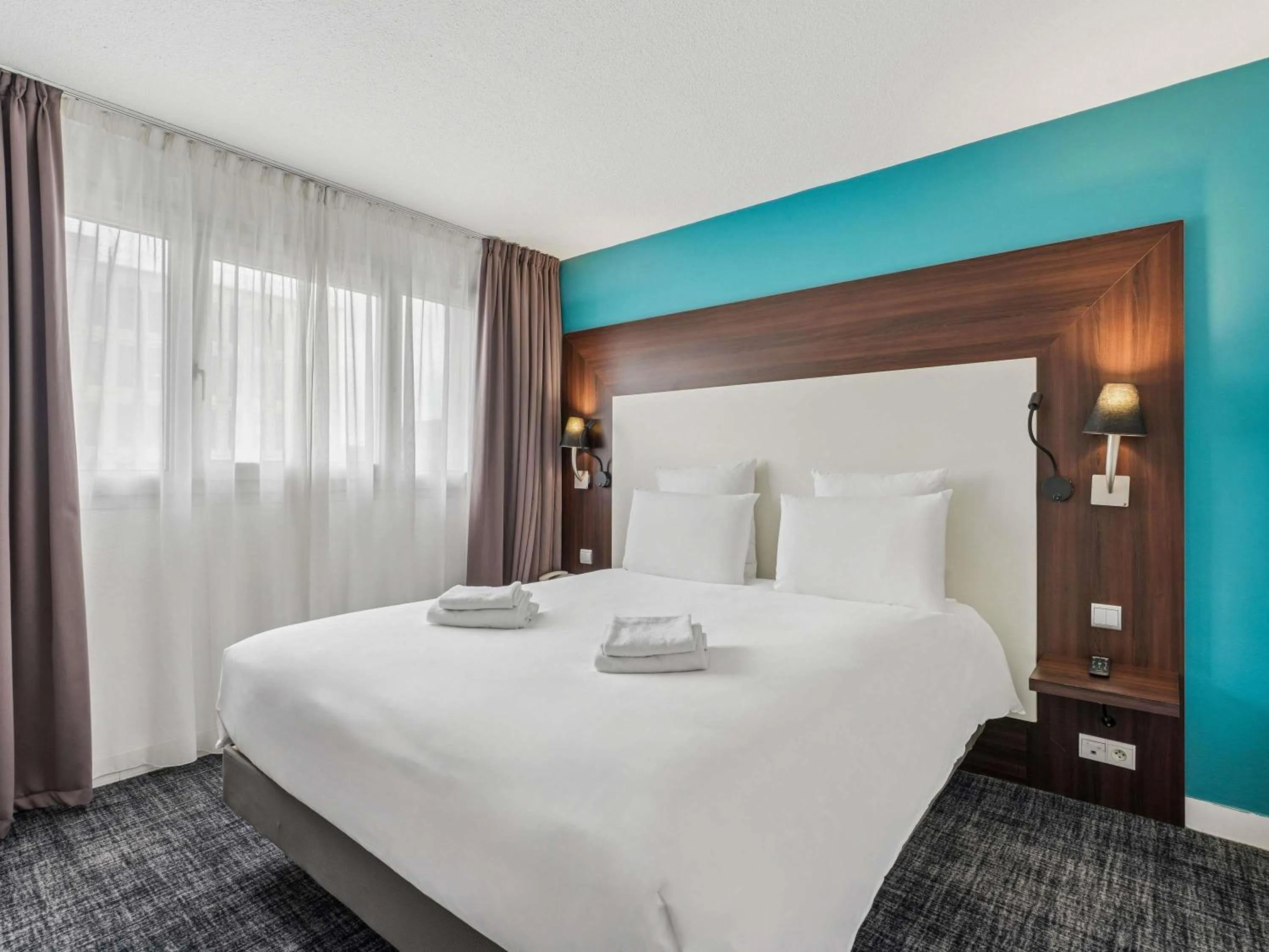 Bedroom, Bed in Mercure Paris Porte d'Orleans