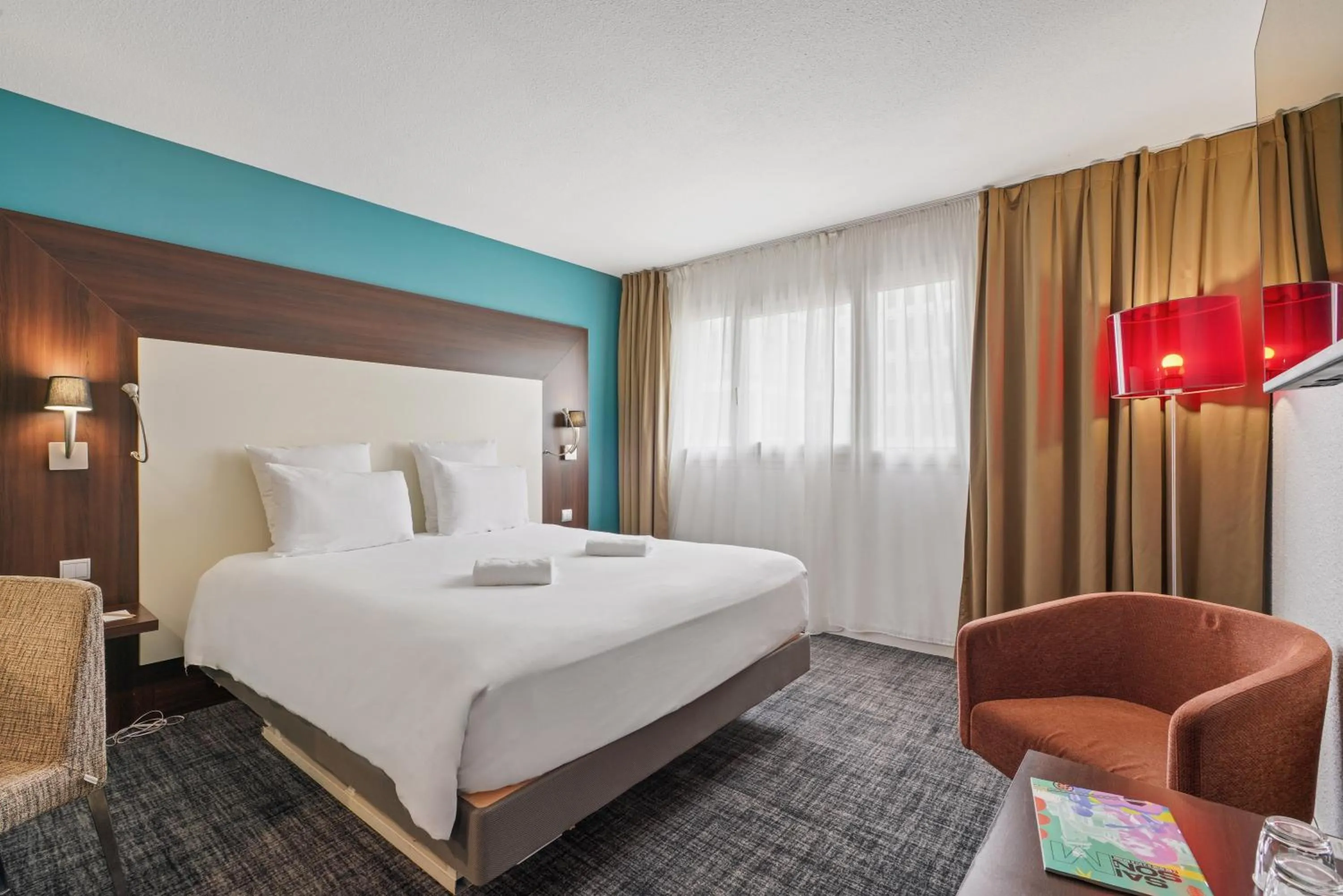 Photo of the whole room, Bed in Mercure Paris Porte d'Orleans