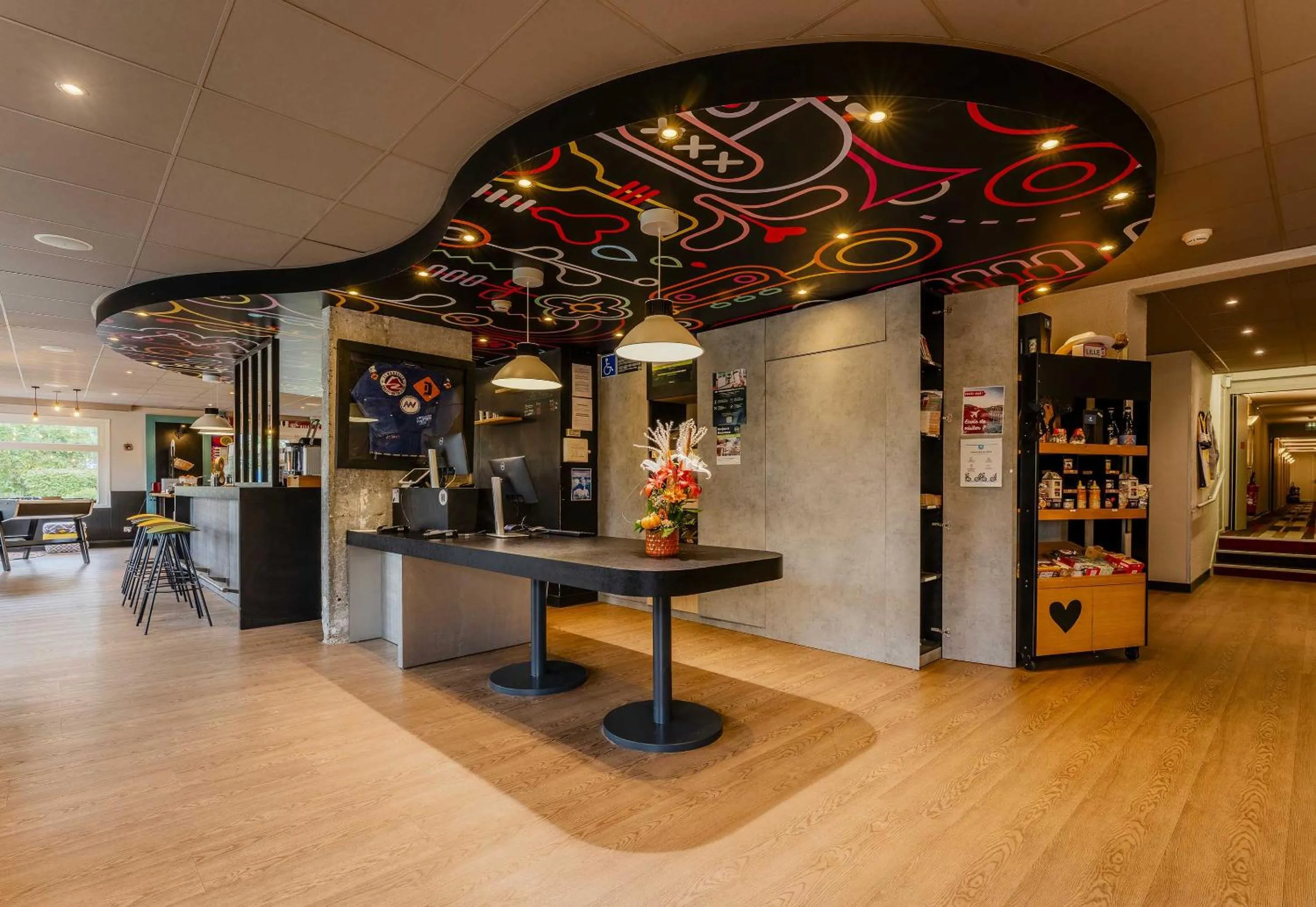 Lobby or reception in B&B HOTEL Lille Villeneuve d'Ascq Hôtel de Ville