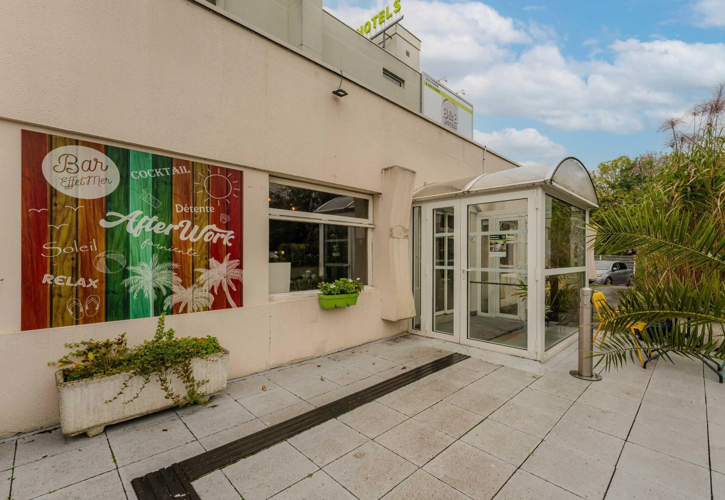 Facade/entrance in B&B HOTEL Lille Villeneuve d'Ascq Hôtel de Ville
