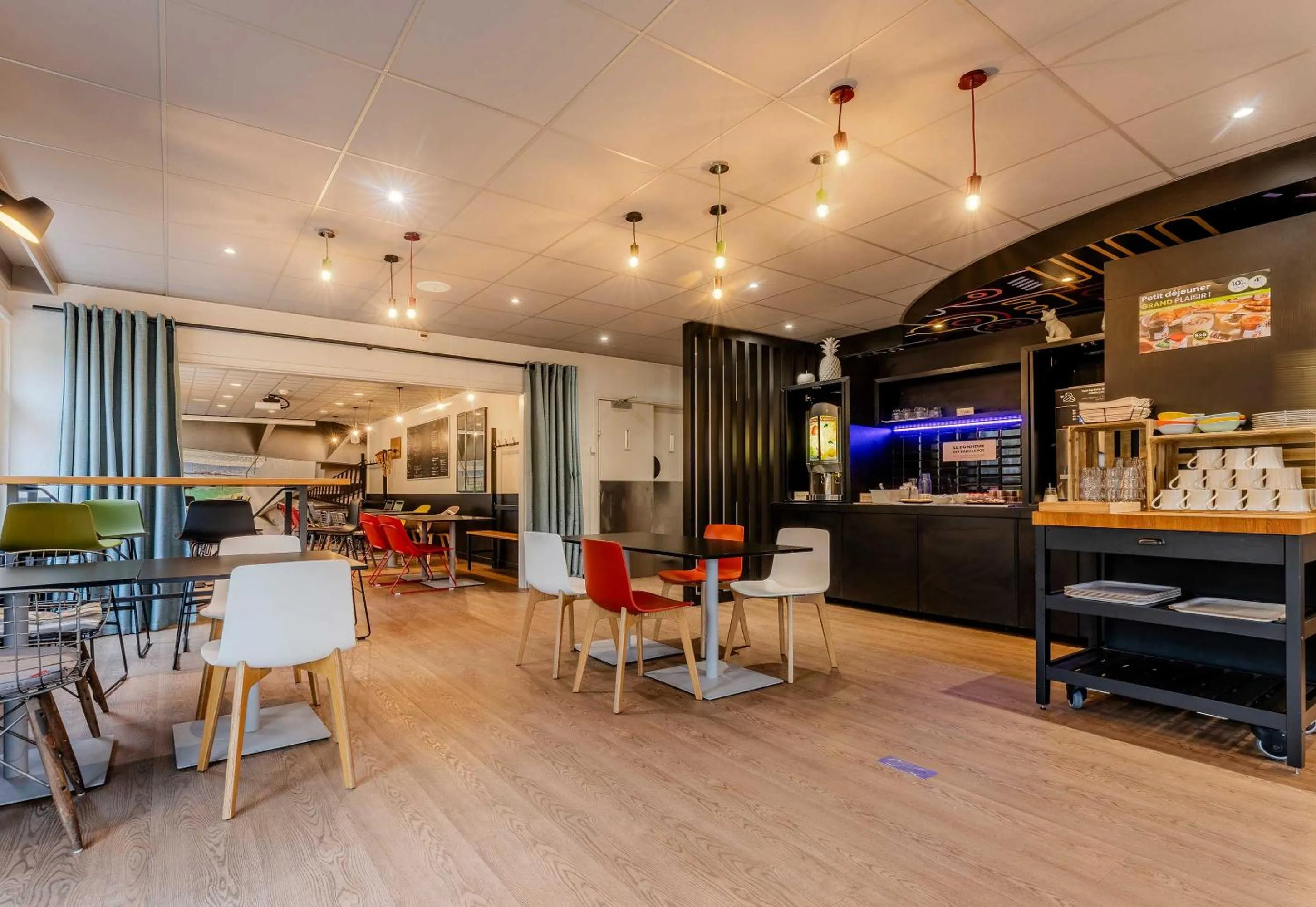 Restaurant/places to eat in B&B HOTEL Lille Villeneuve d'Ascq Hôtel de Ville