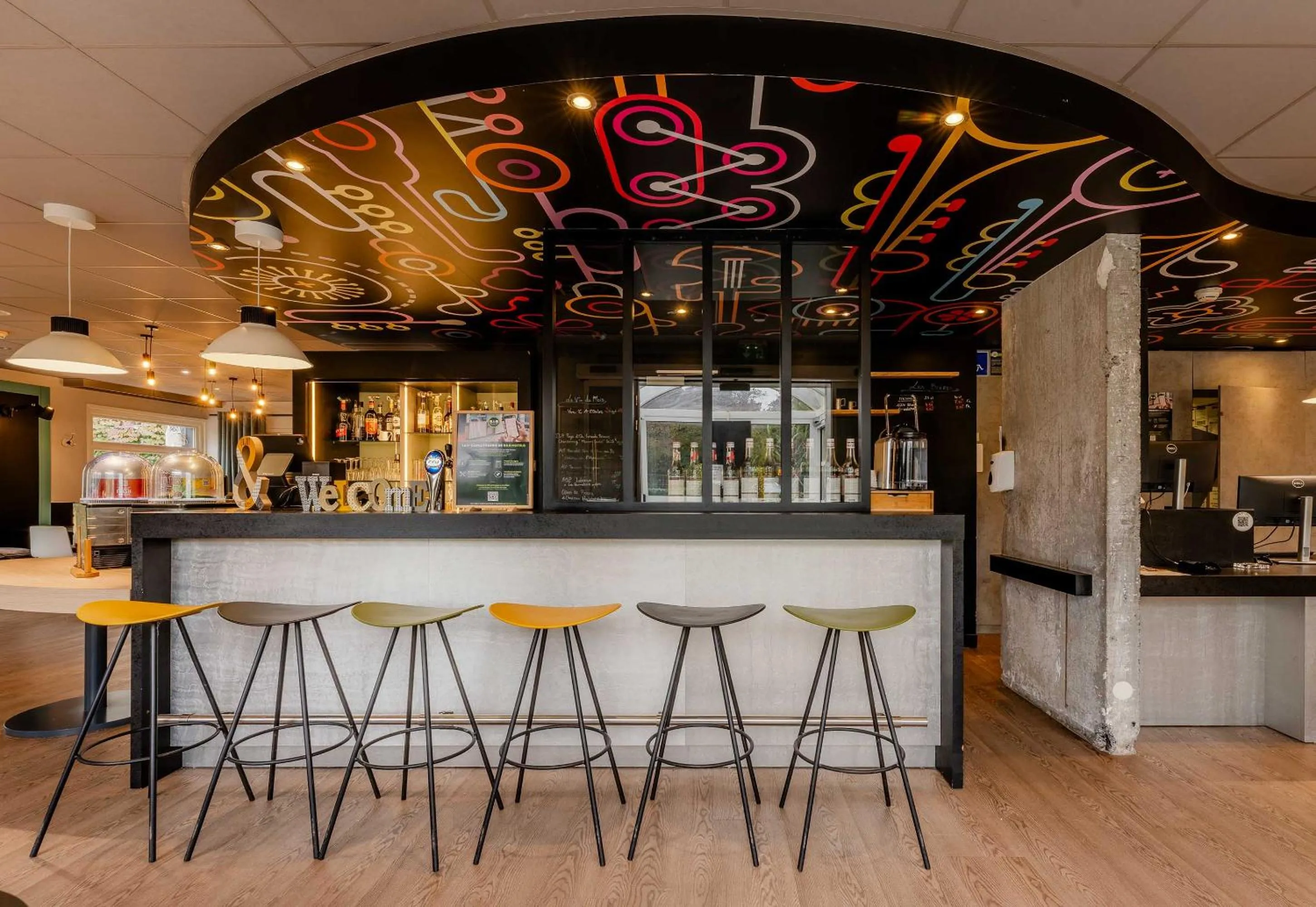 Lounge or bar in B&B HOTEL Lille Villeneuve d'Ascq Hôtel de Ville