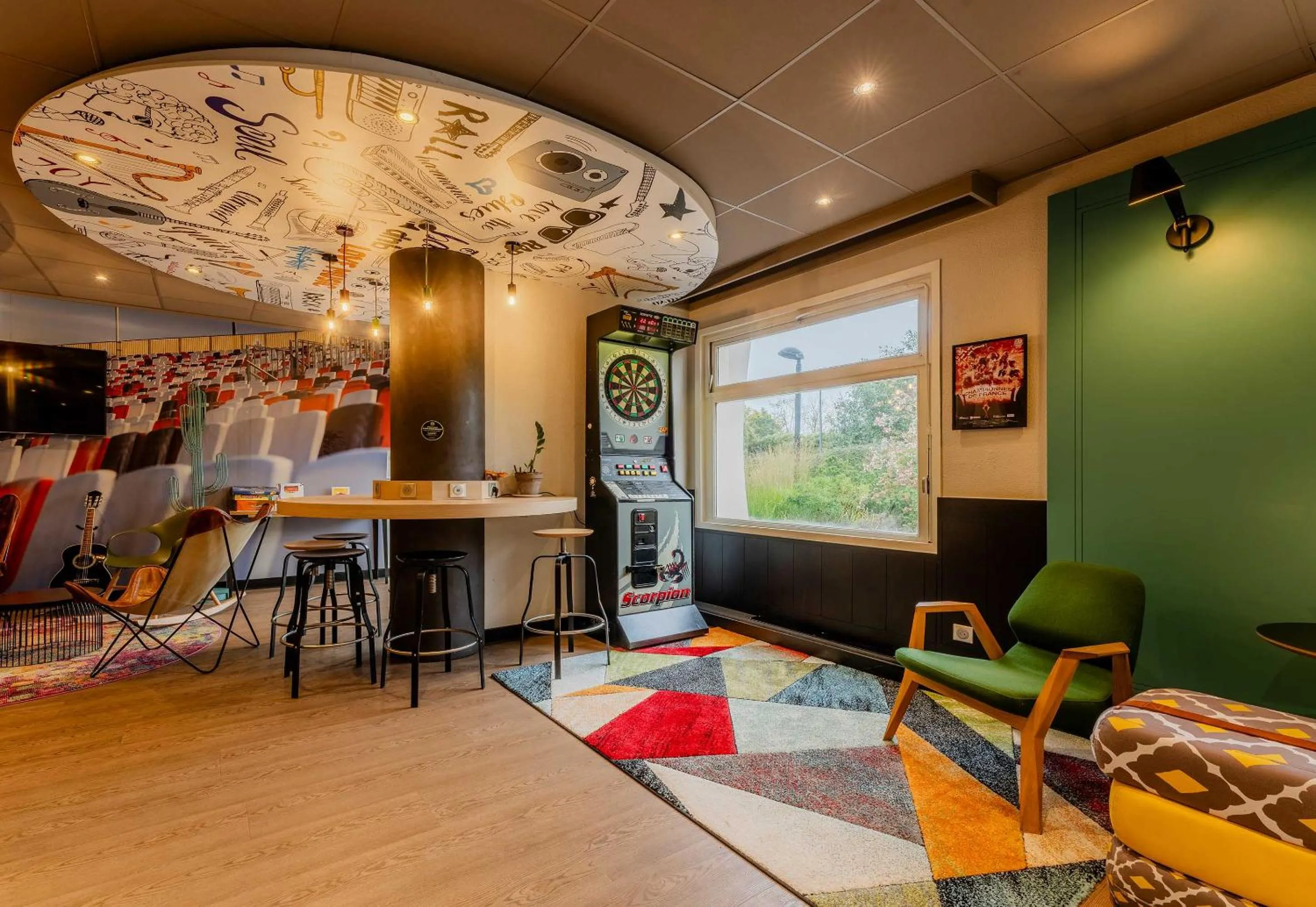 Communal lounge/ TV room in B&B HOTEL Lille Villeneuve d'Ascq Hôtel de Ville