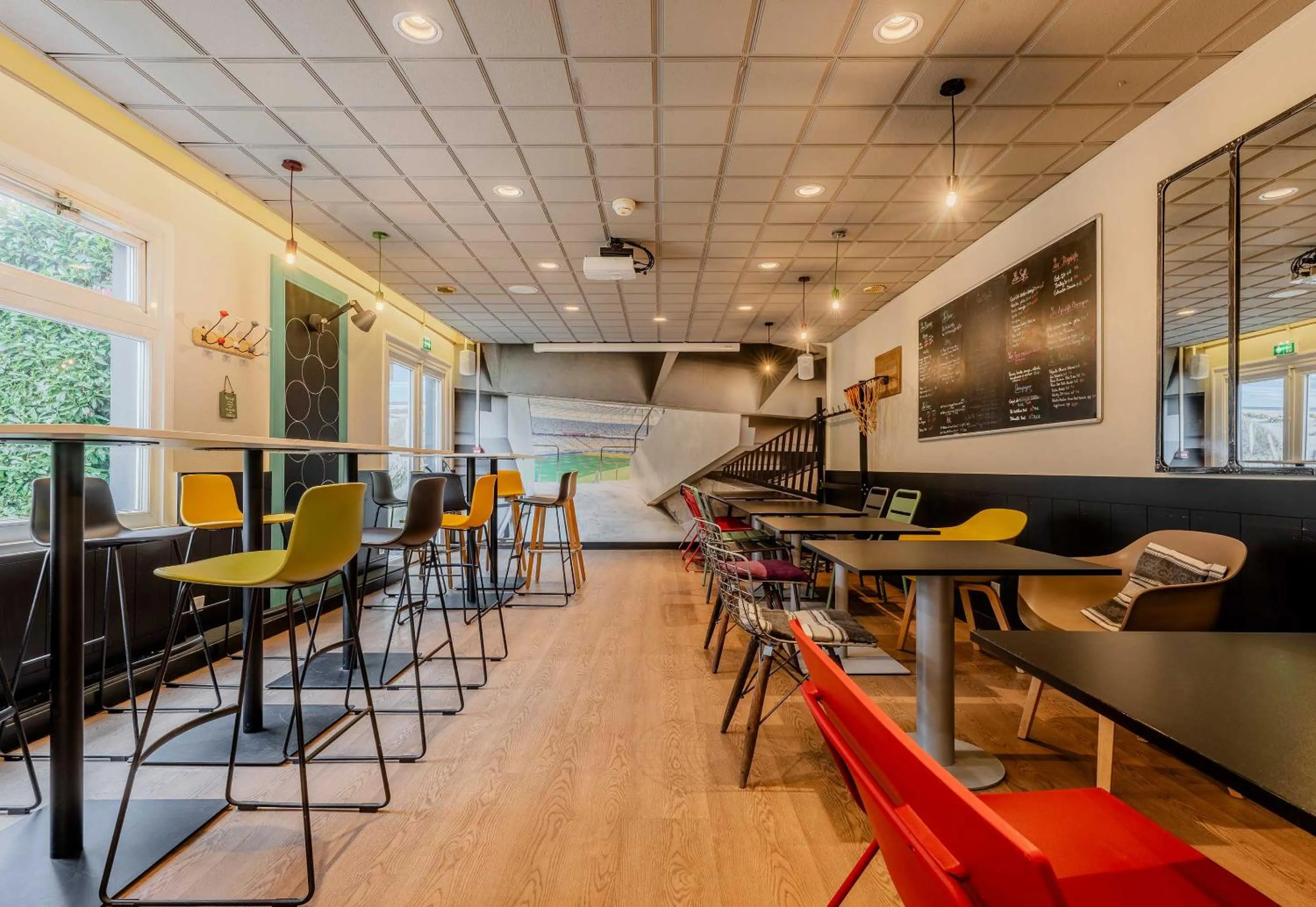 Restaurant/places to eat in B&B HOTEL Lille Villeneuve d'Ascq Hôtel de Ville