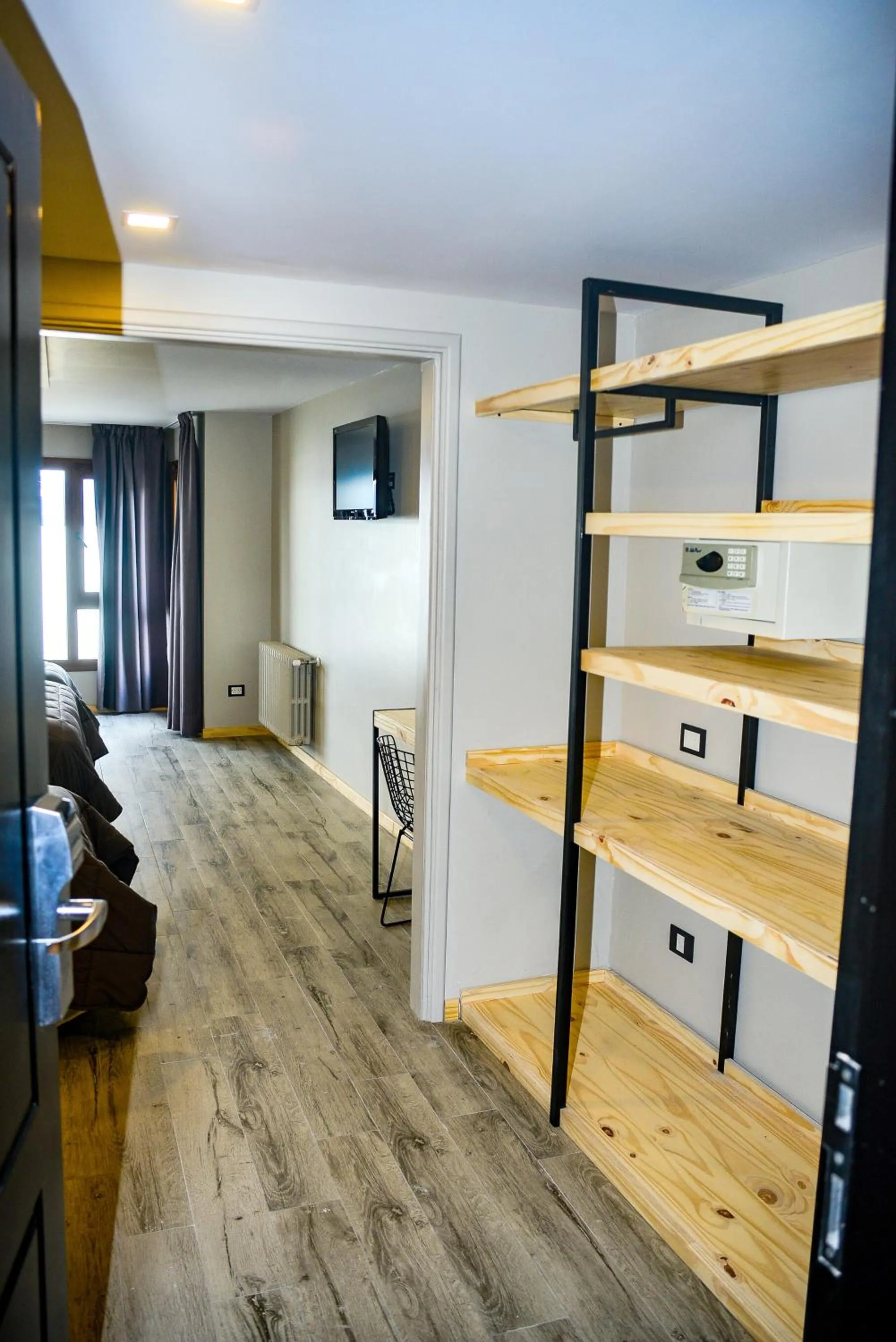 Communal lounge/ TV room, Bed in Hotel Eco Max