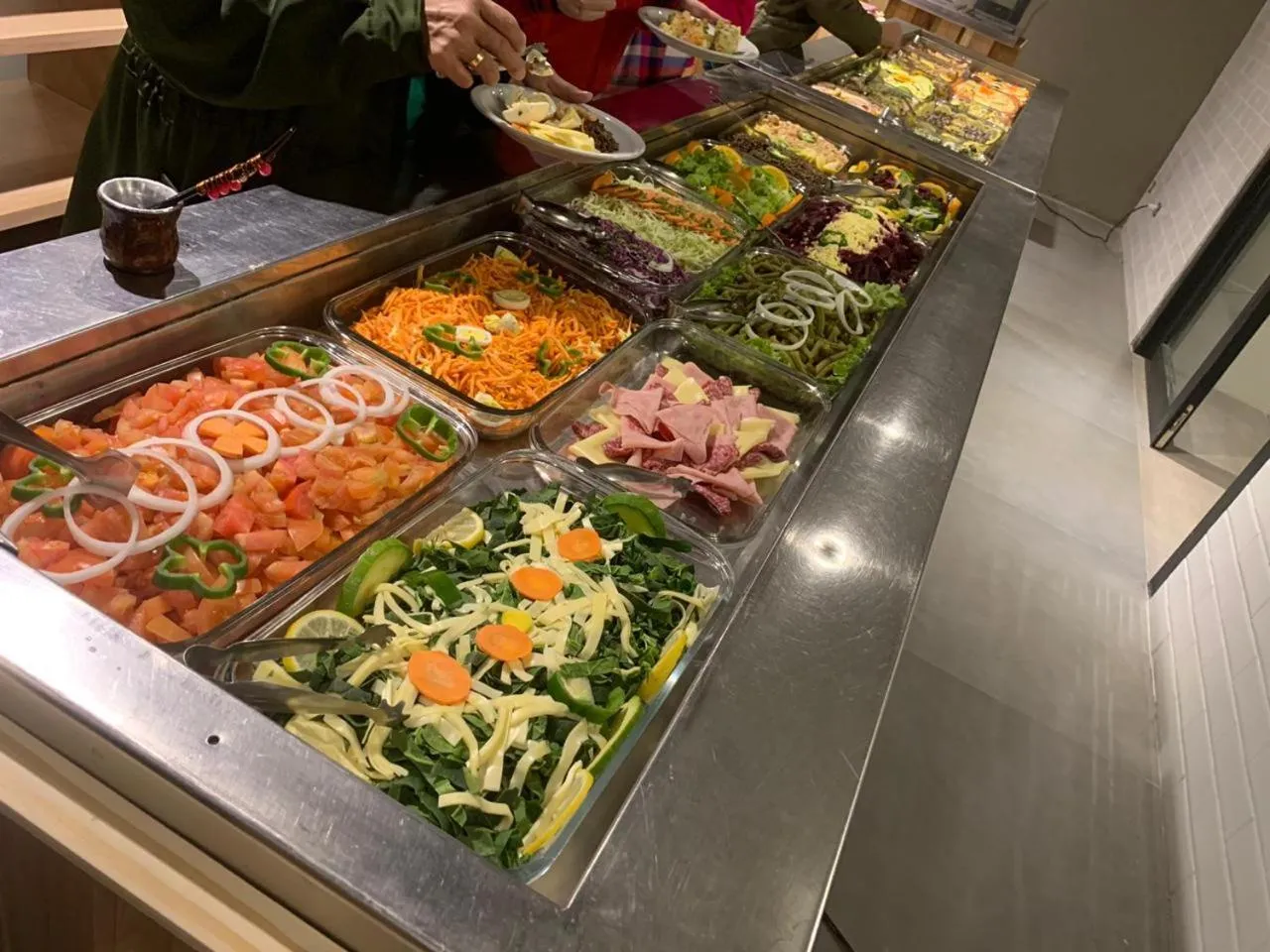 Restaurant/places to eat in Hotel Eco Max