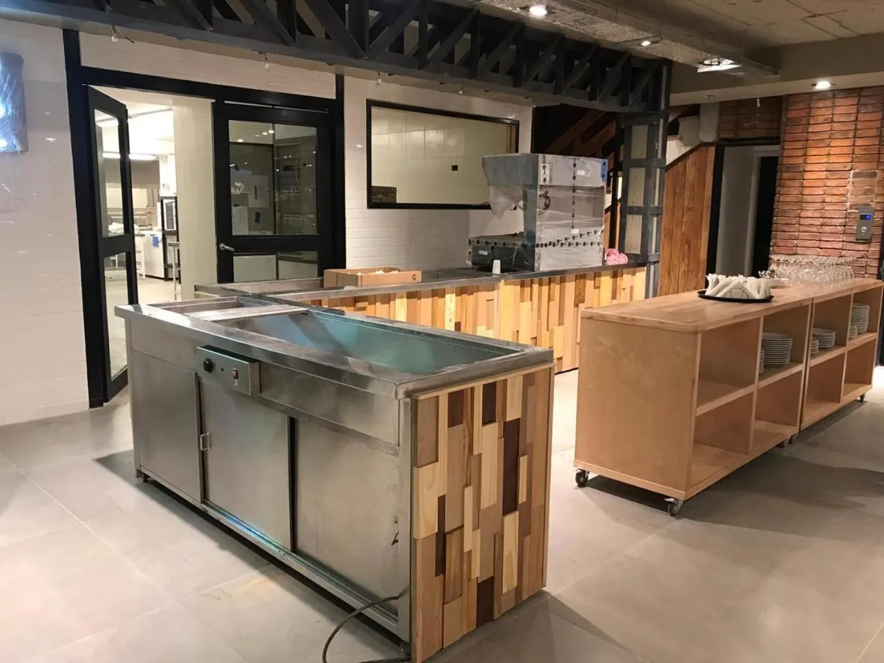 Restaurant/places to eat in Hotel Eco Max