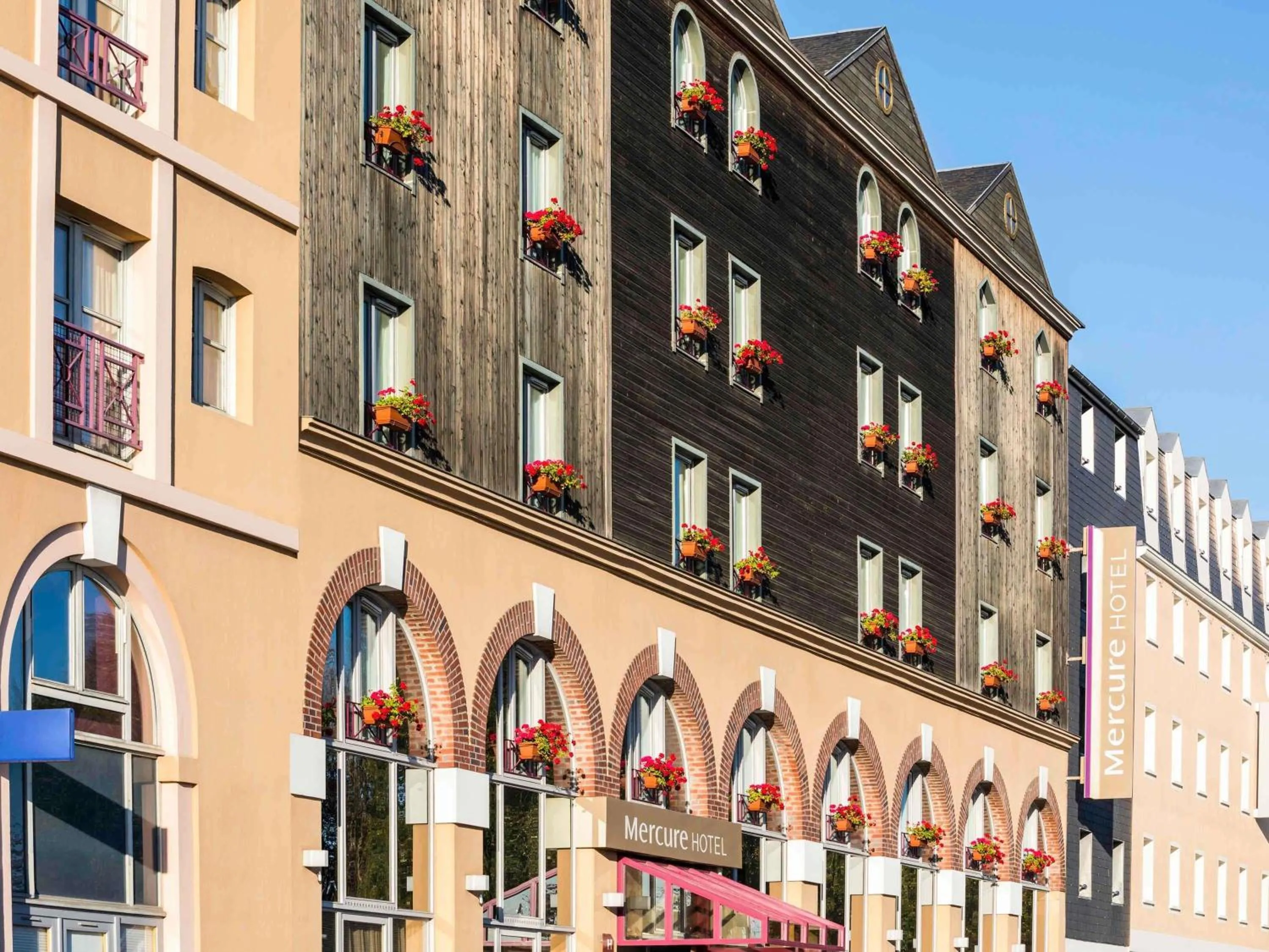 Property building in Mercure Honfleur