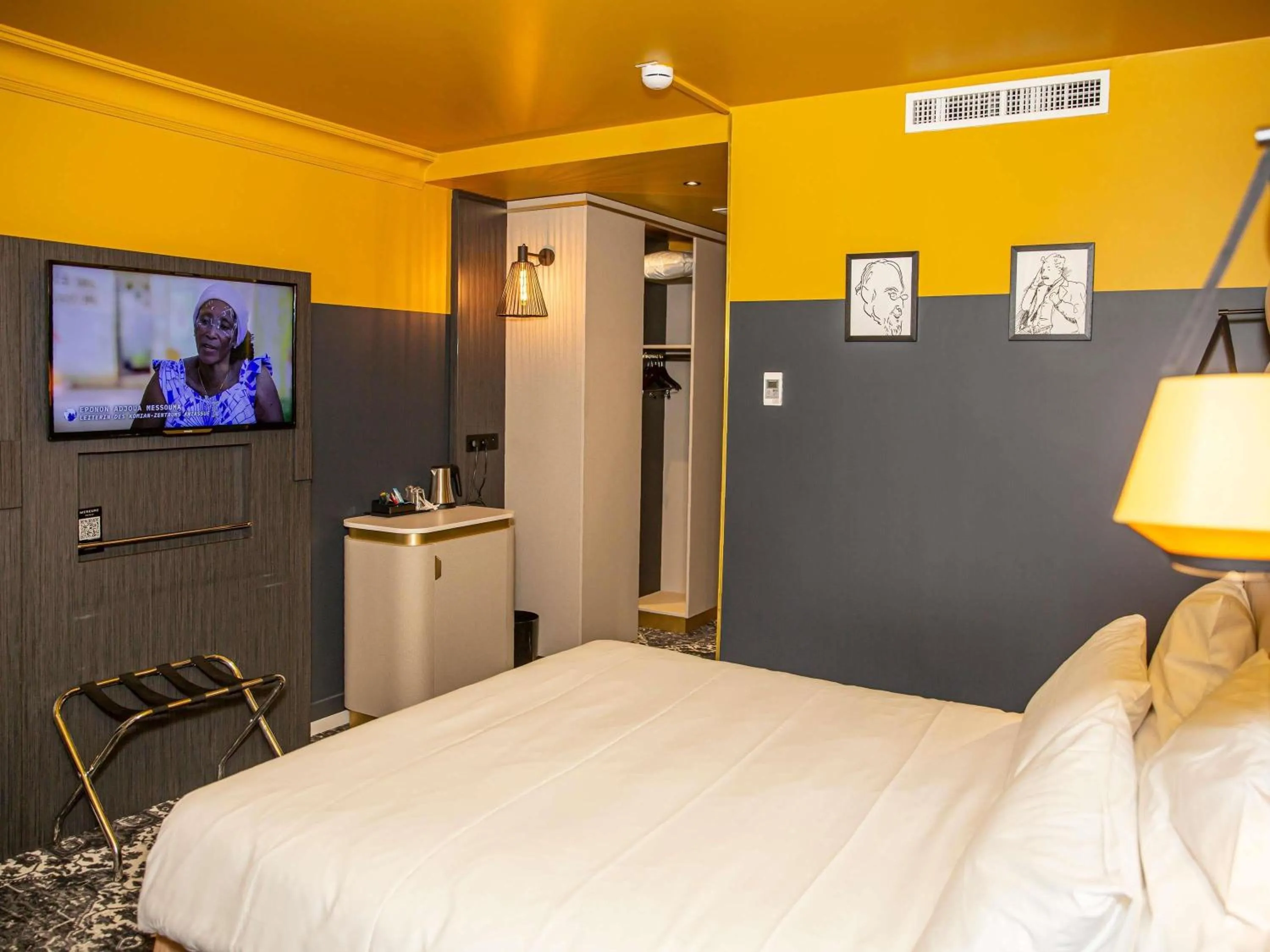 Bedroom, Bed in Mercure Honfleur