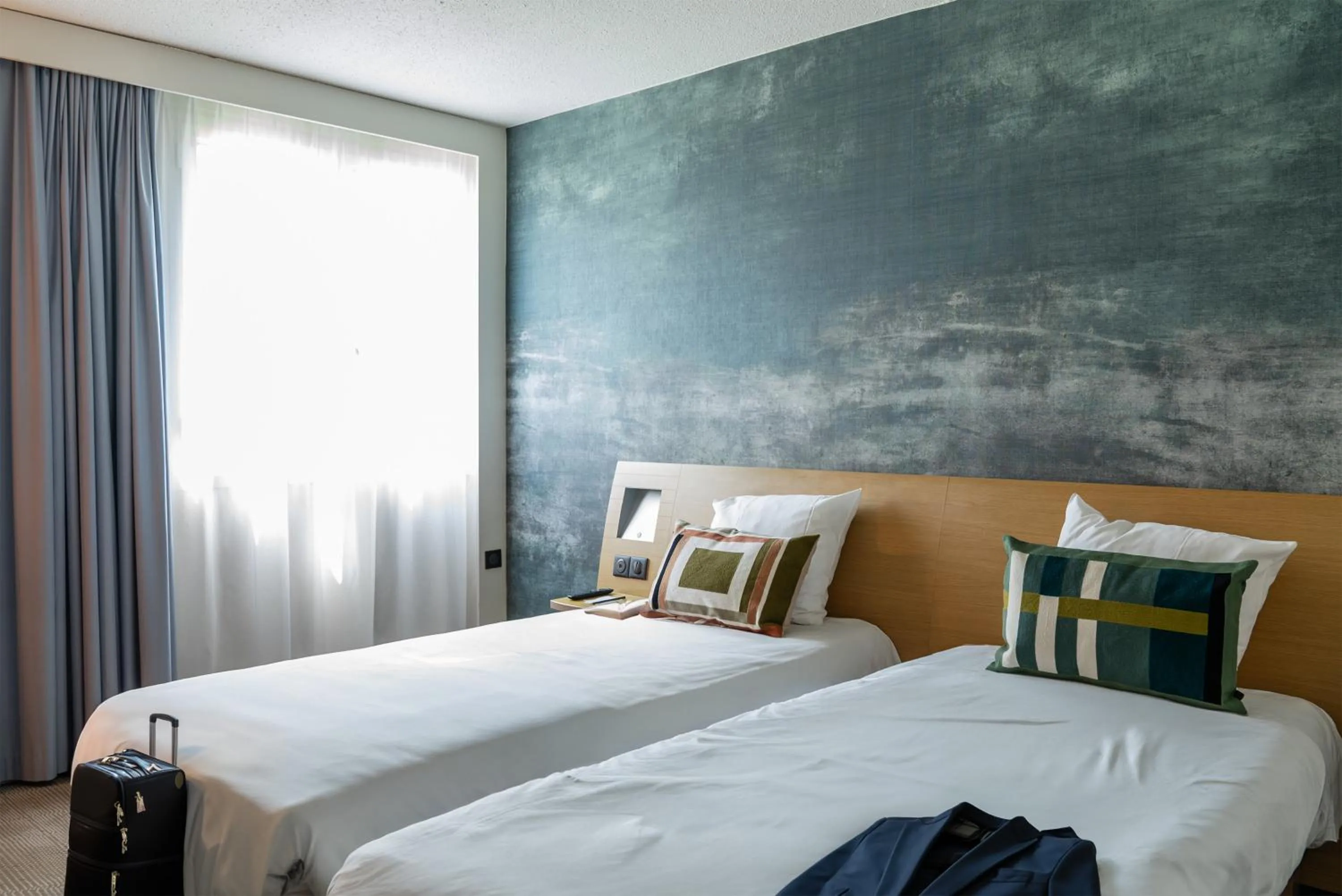 Bedroom, Bed in Novotel Bayeux