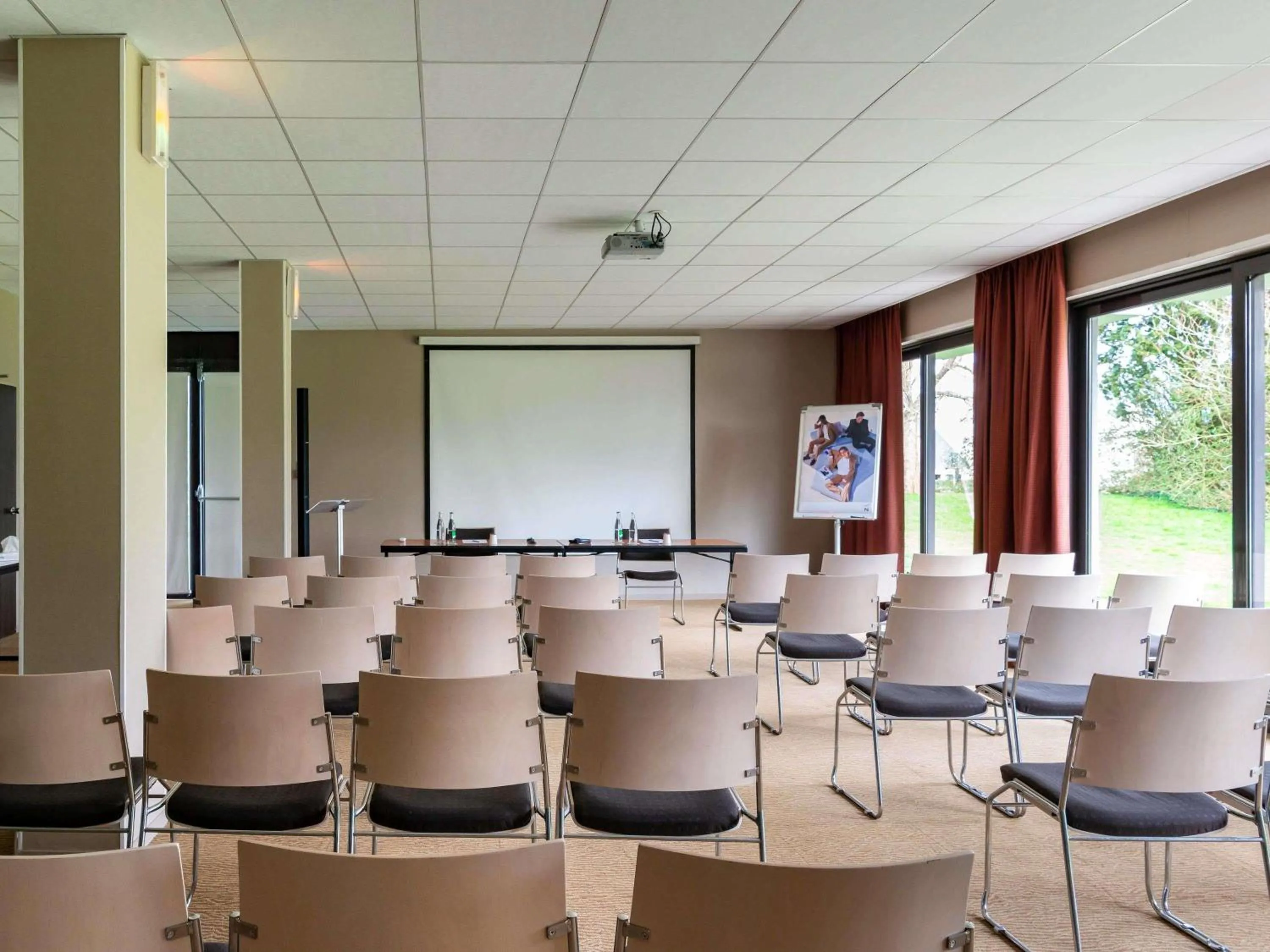 Meeting/conference room in Novotel Bayeux