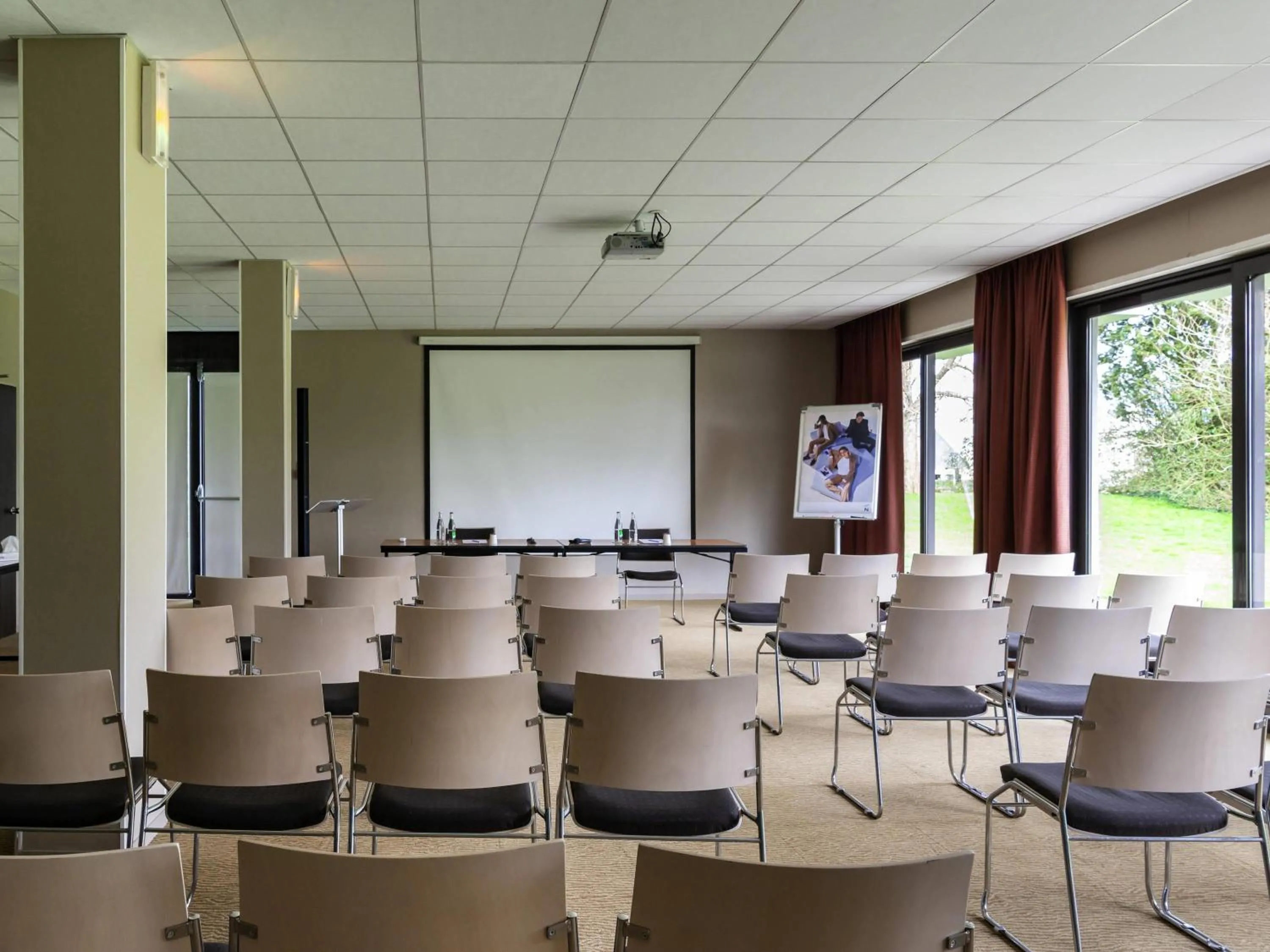 Meeting/conference room in Novotel Bayeux