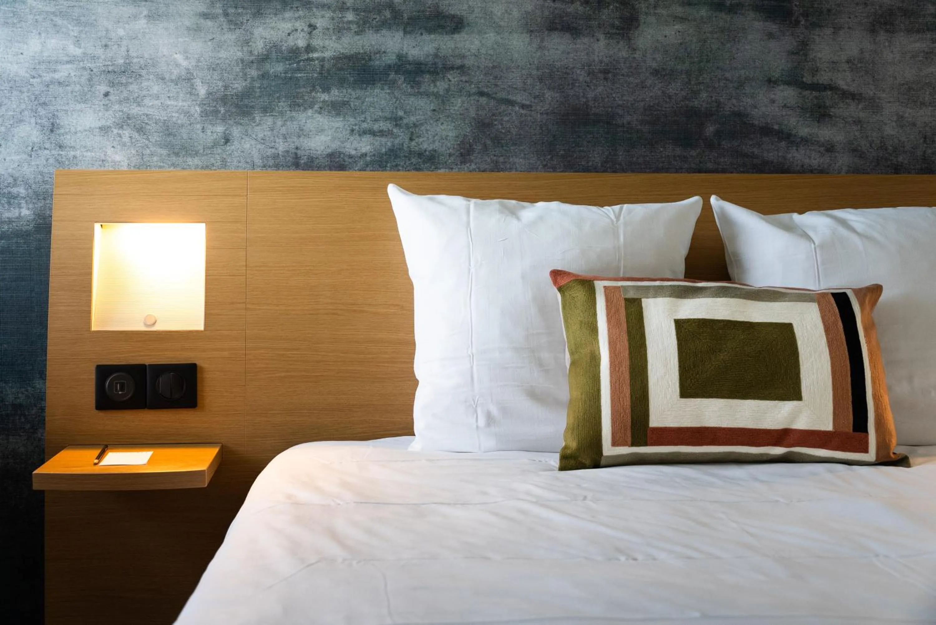 Bedroom, Bed in Novotel Bayeux