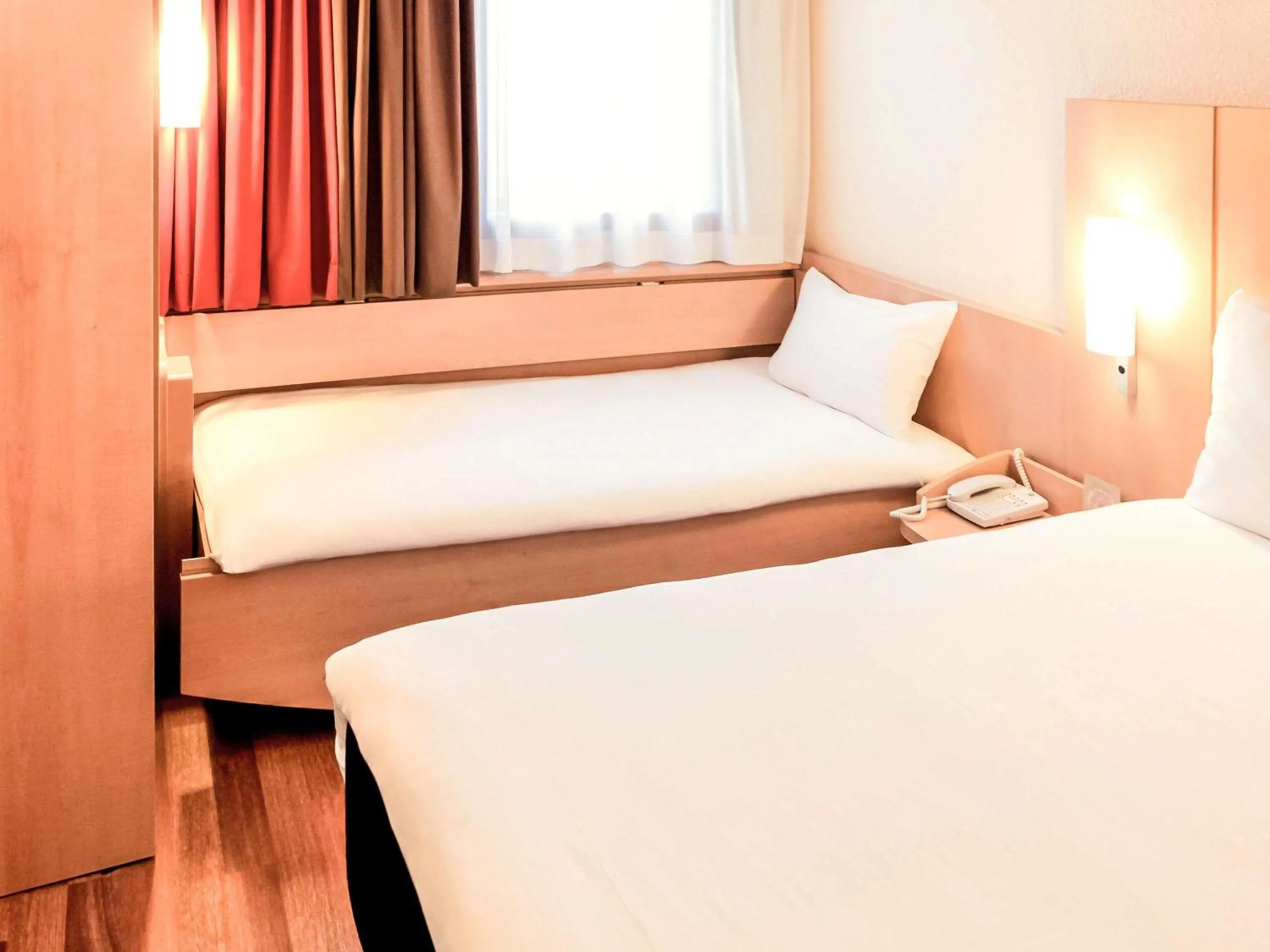 Bedroom, Bed in ibis Lyon Gare Part Dieu