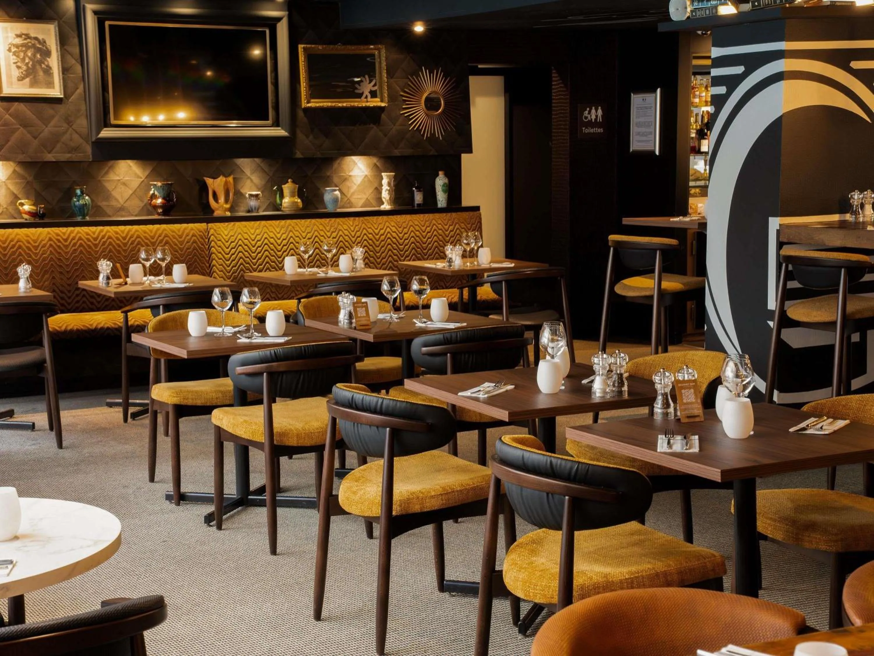 Restaurant/places to eat in Novotel Metz Centre