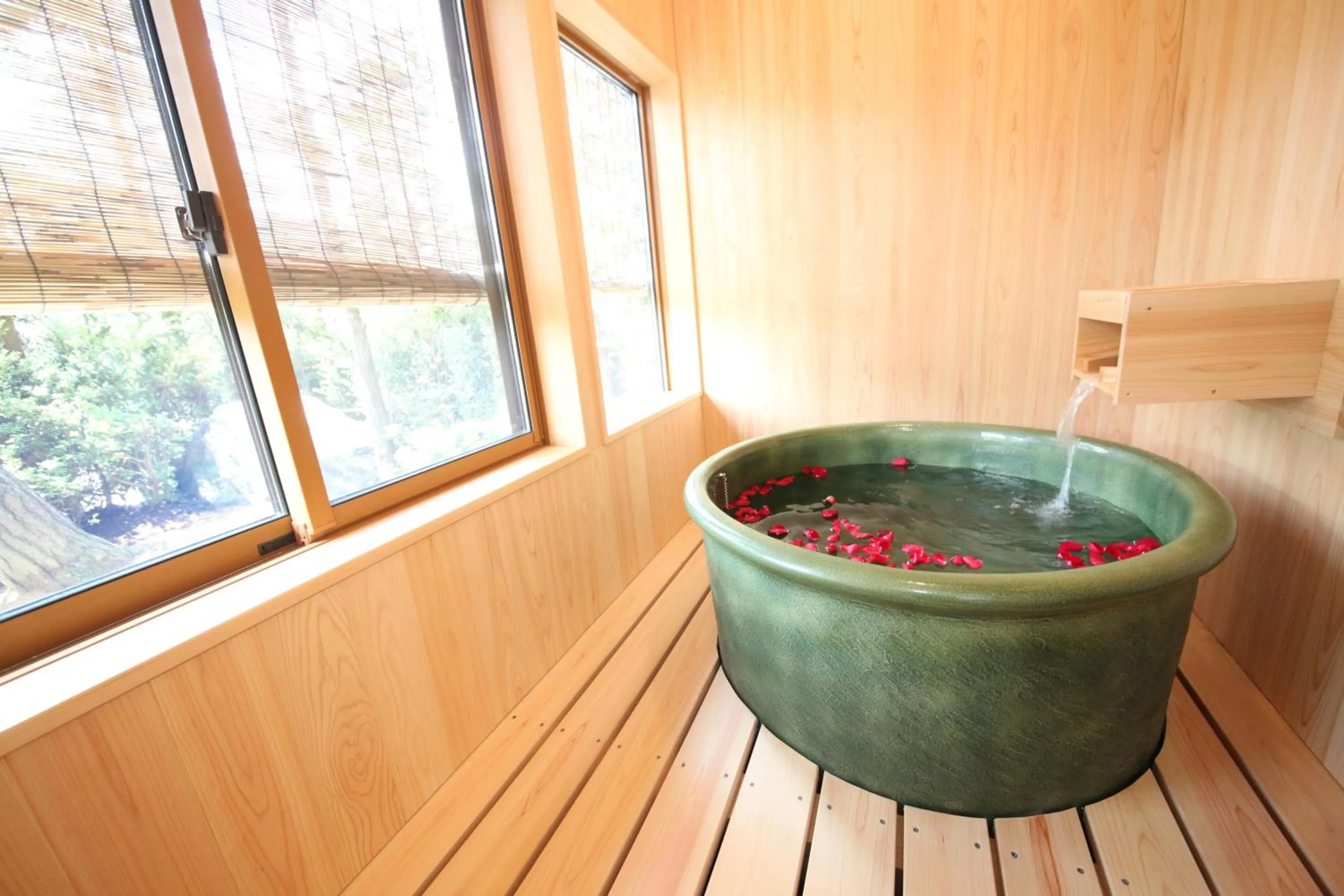 Hot Tub in Ichinomatsu Japanese Modern Hotel