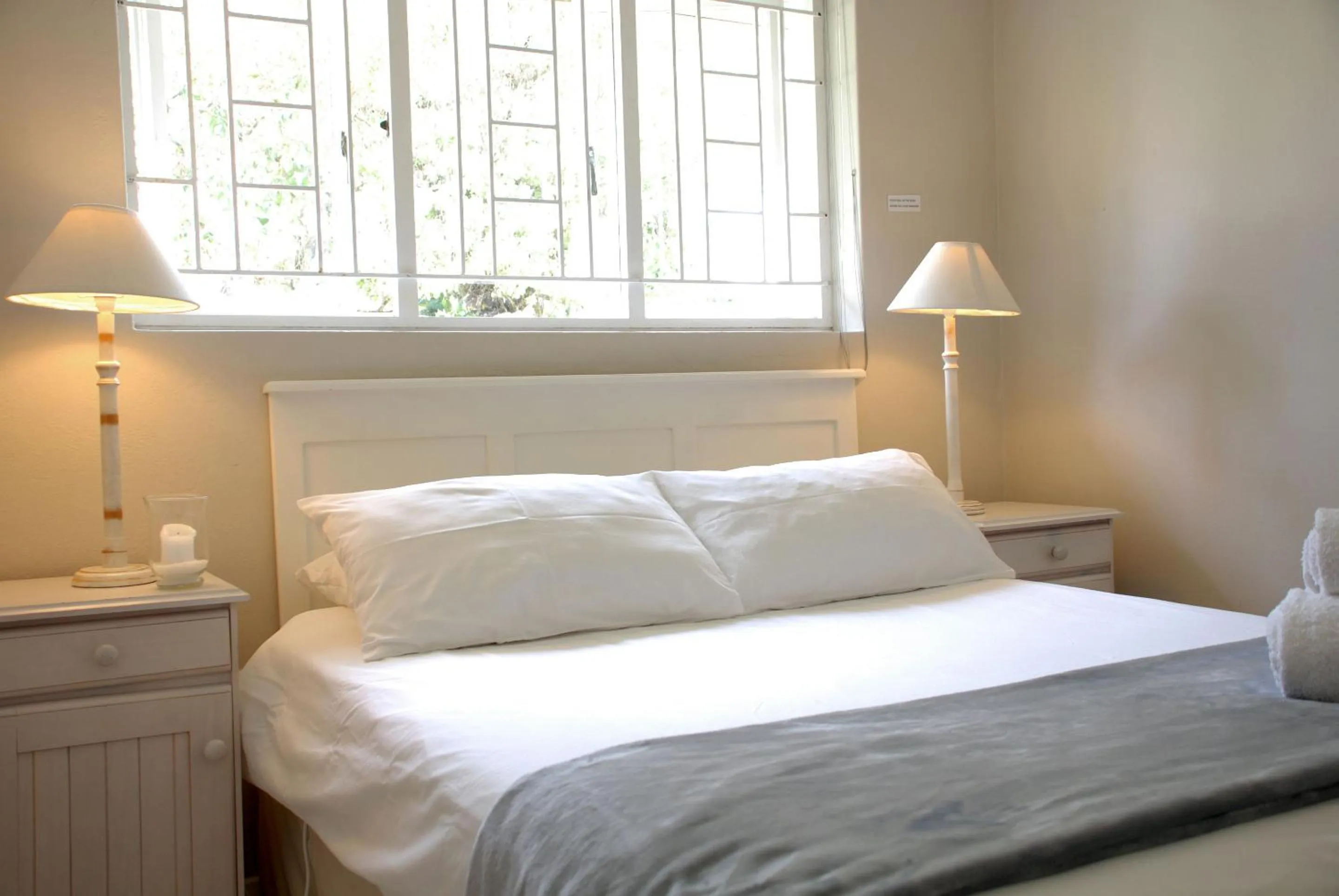 Bedroom, Bed in Mandalay Guest House Plettenberg Bay